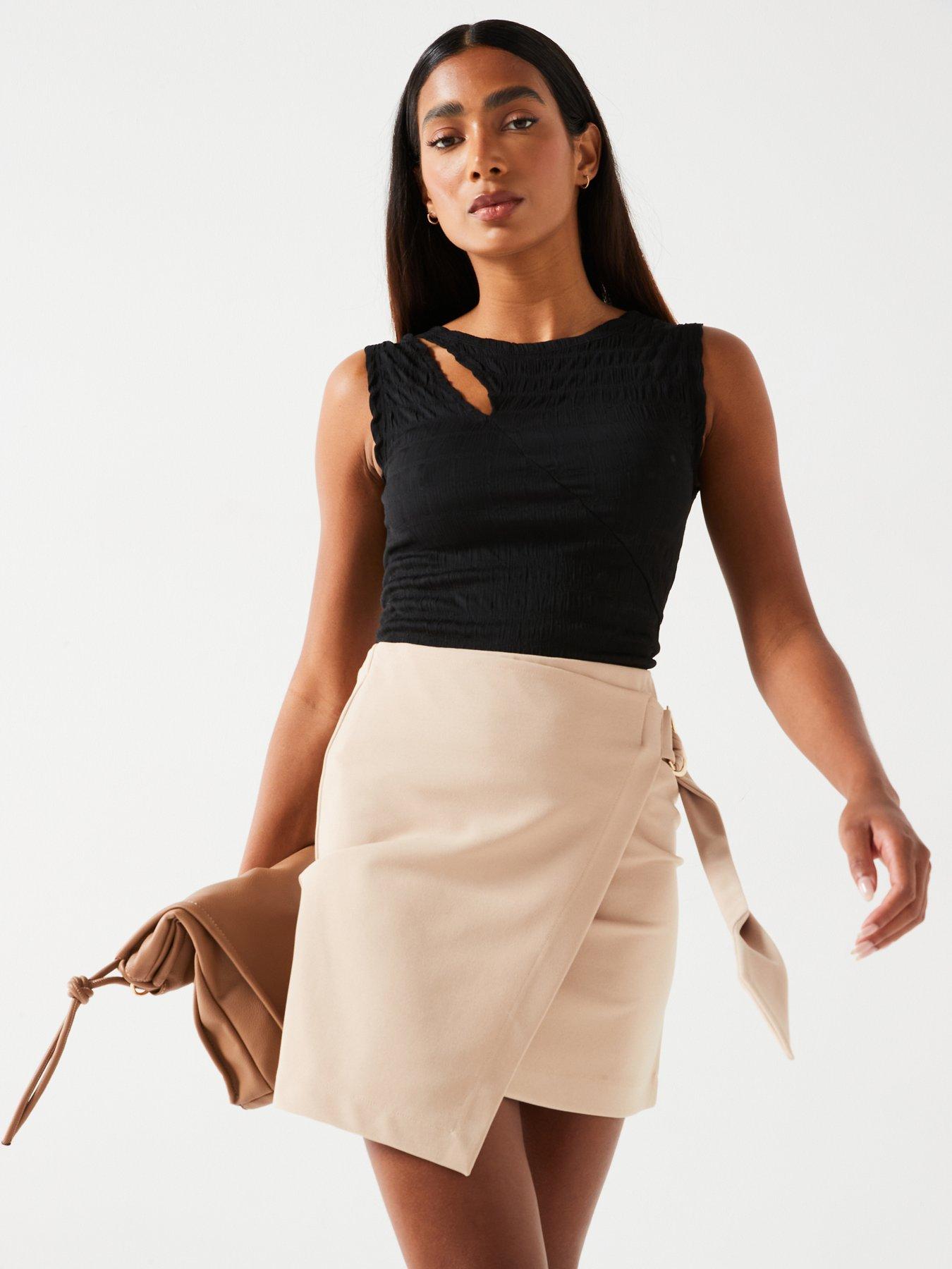 Image 5 of 6 of V by Very Sleeveless Bubble Textured Cut Out Top - Black