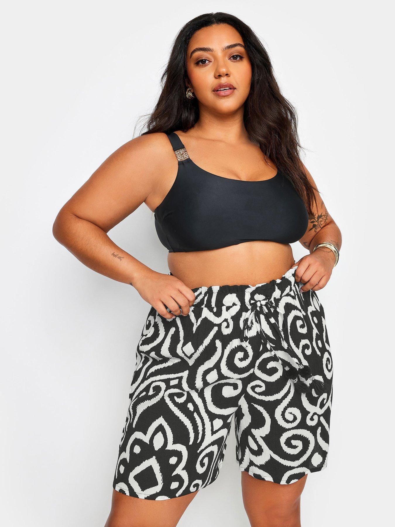 undefined Curve Monotone Woodblock Tassel Short - Black