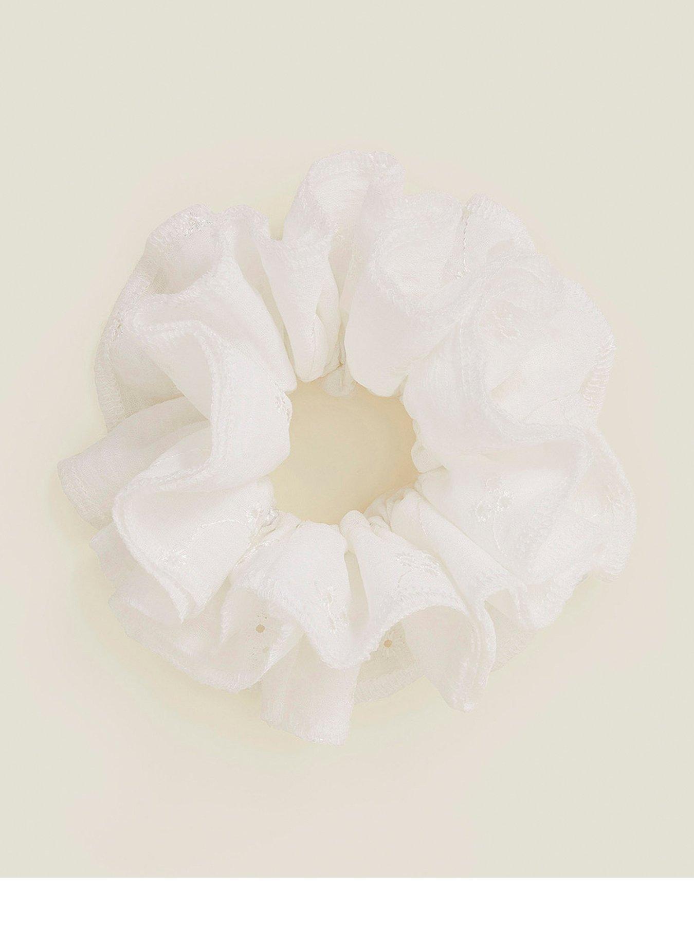 Image 1 of 3 of Accessorize Broiderie Extra Large Scr