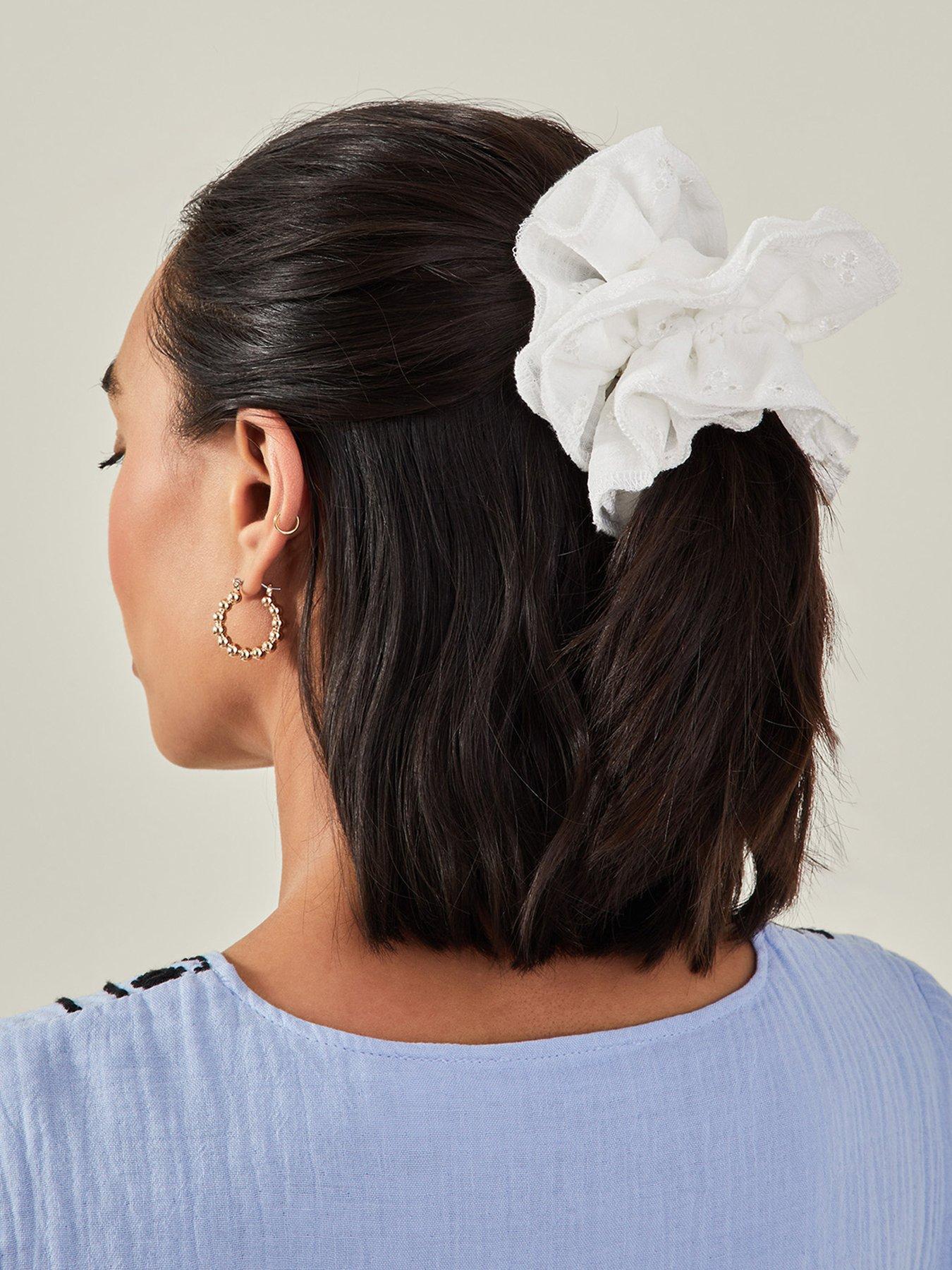 Image 2 of 3 of Accessorize Broiderie Extra Large Scr