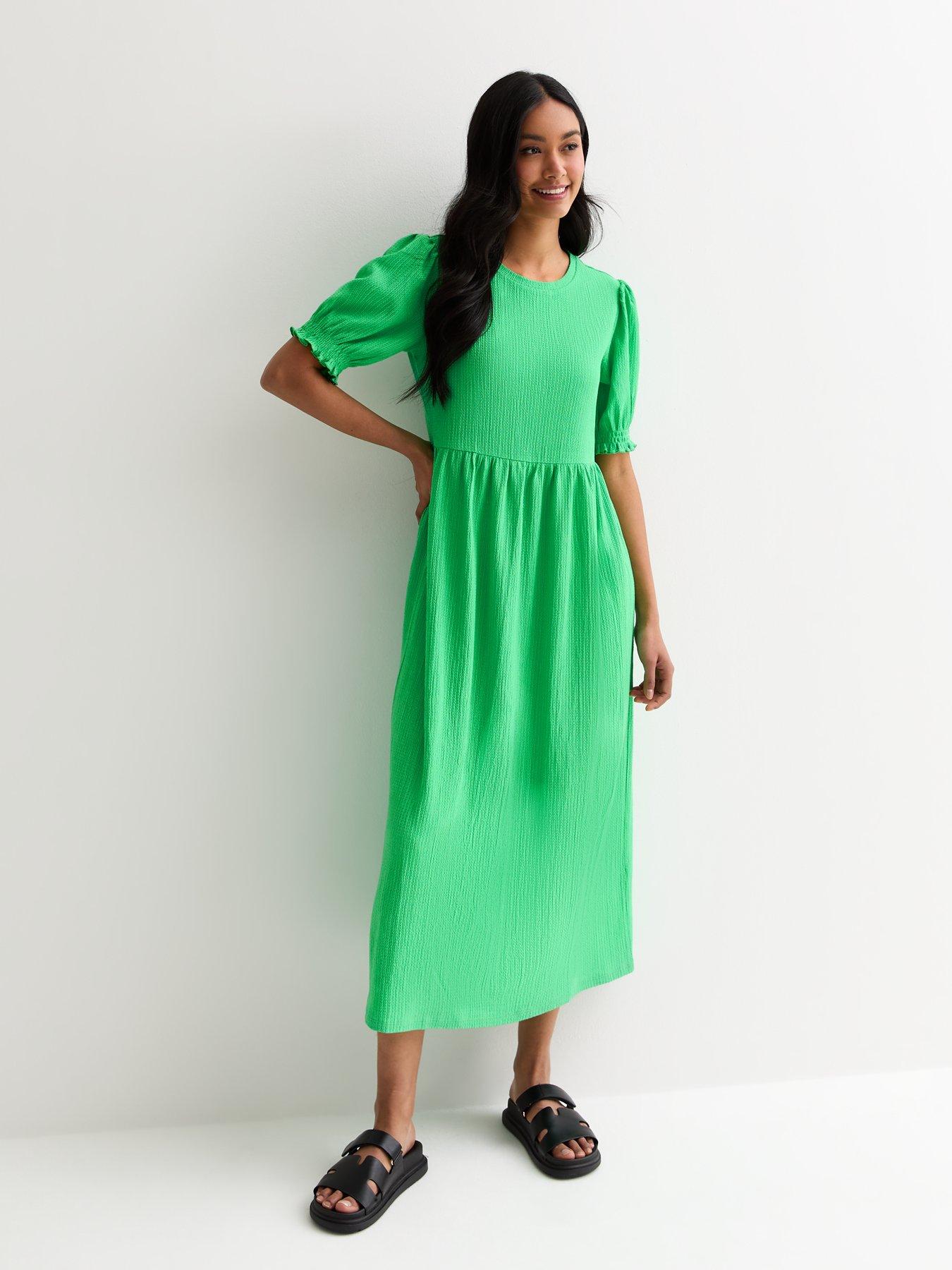 New Look Crinkle Short Sleeve Midi Smock Dress - Green | Very.co.uk