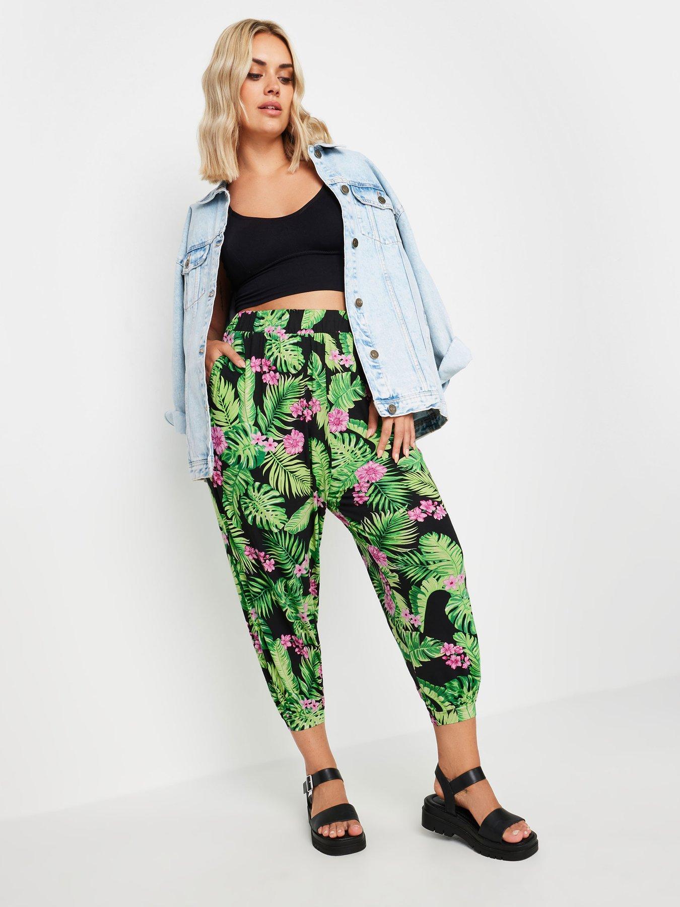 Image 3 of 4 of Yours Curve Crop Harem Trousers - Black