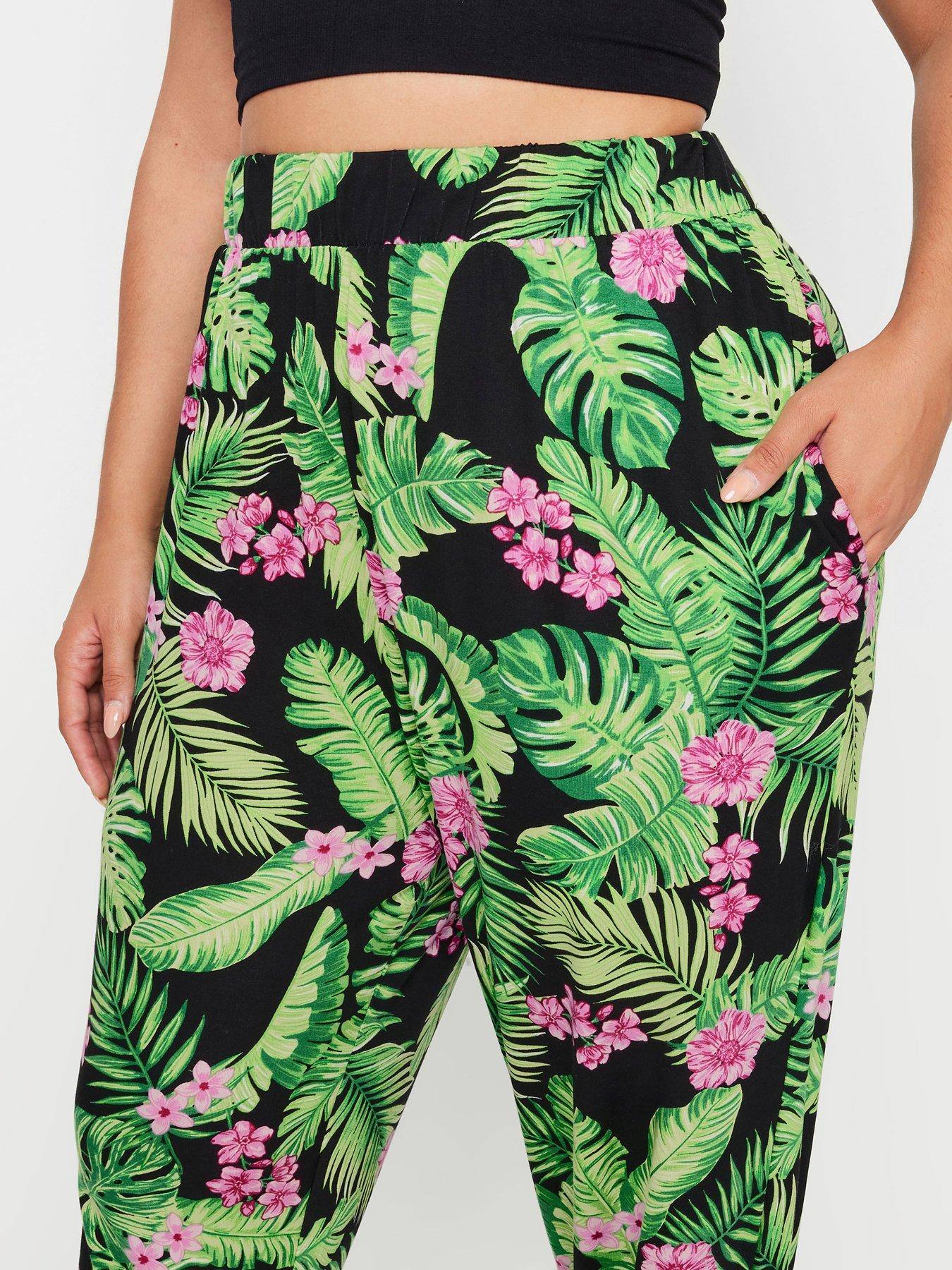 Image 4 of 4 of Yours Curve Crop Harem Trousers - Black