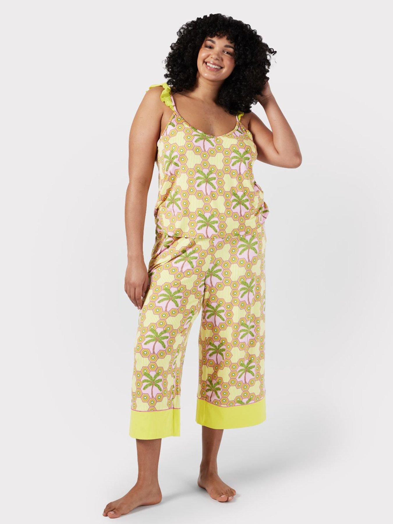 chelsea-peers-curve-geometric-palm-cami-cropped-pyjama-set-green