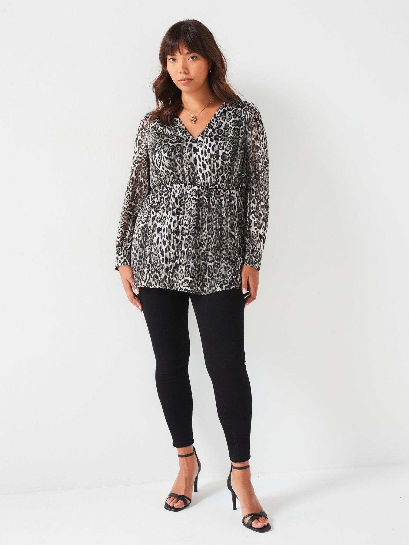 Image 3 of 6 of V by Very Curve Plisse Animal V-Neck Balloon Blouse - Print