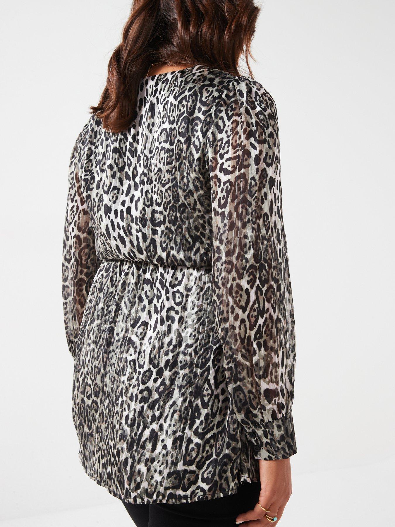 Image 6 of 6 of V by Very Curve Plisse Animal V-Neck Balloon Blouse - Print