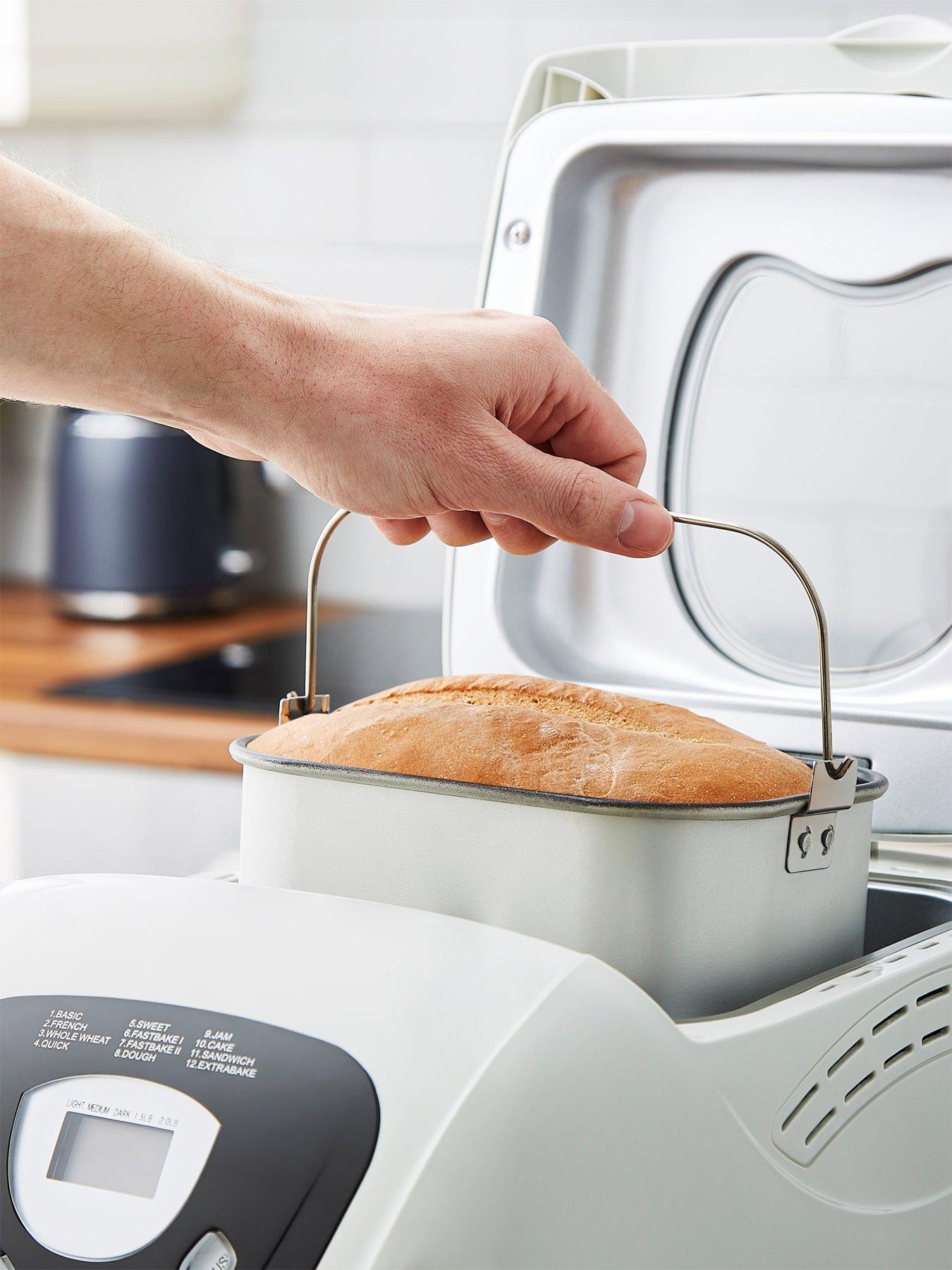 Image 6 of 8 of Morphy Richards Fastbake Breadmaker
