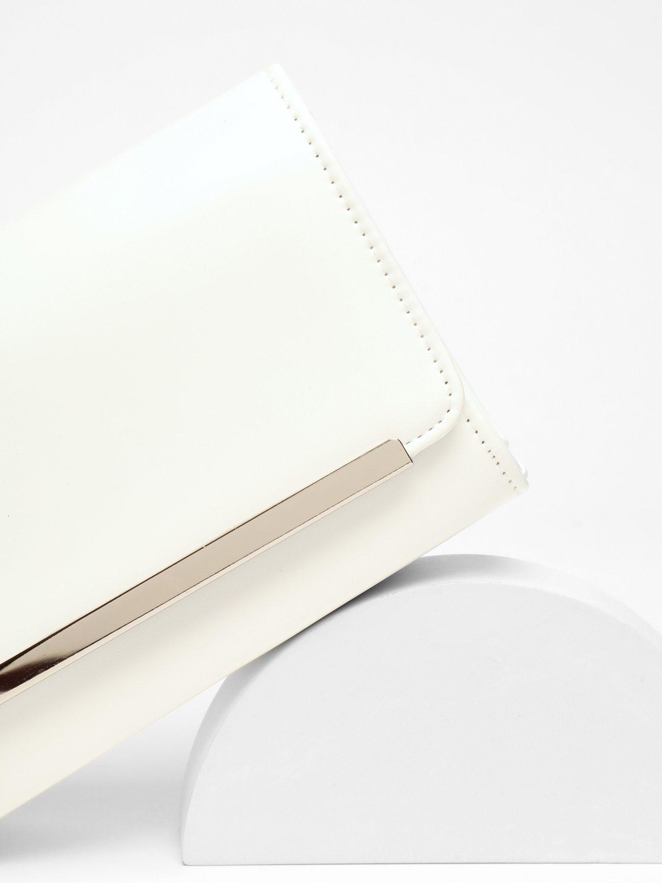 Image 4 of 5 of Quiz White Faux Leather Chain Bag