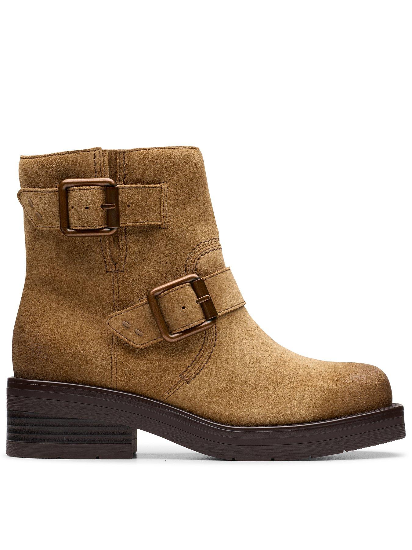 Very clarks boots hot sale