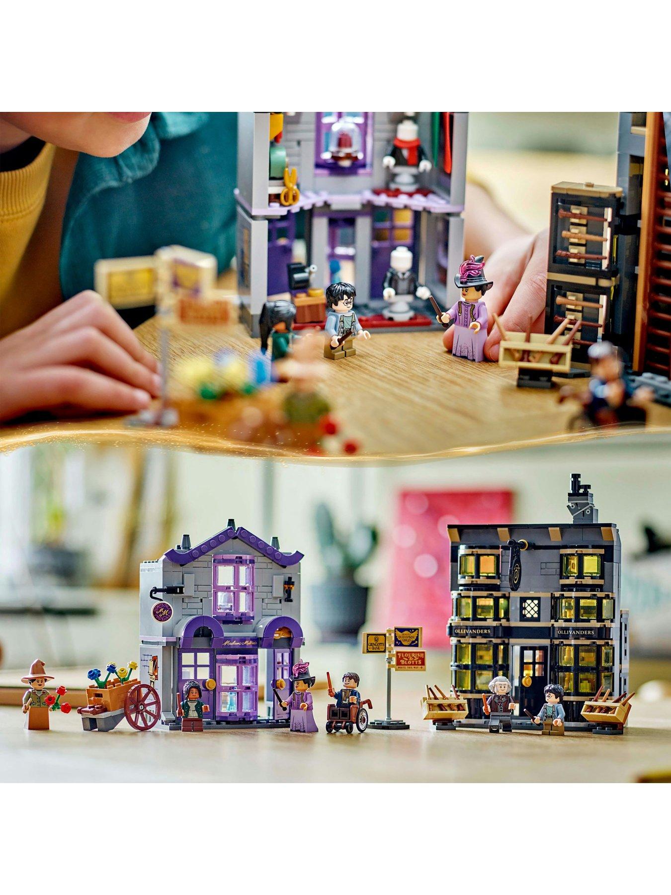 Image 5 of 8 of LEGO Harry Potter Ollivanders &amp; Madam Malkin's Robes 76439