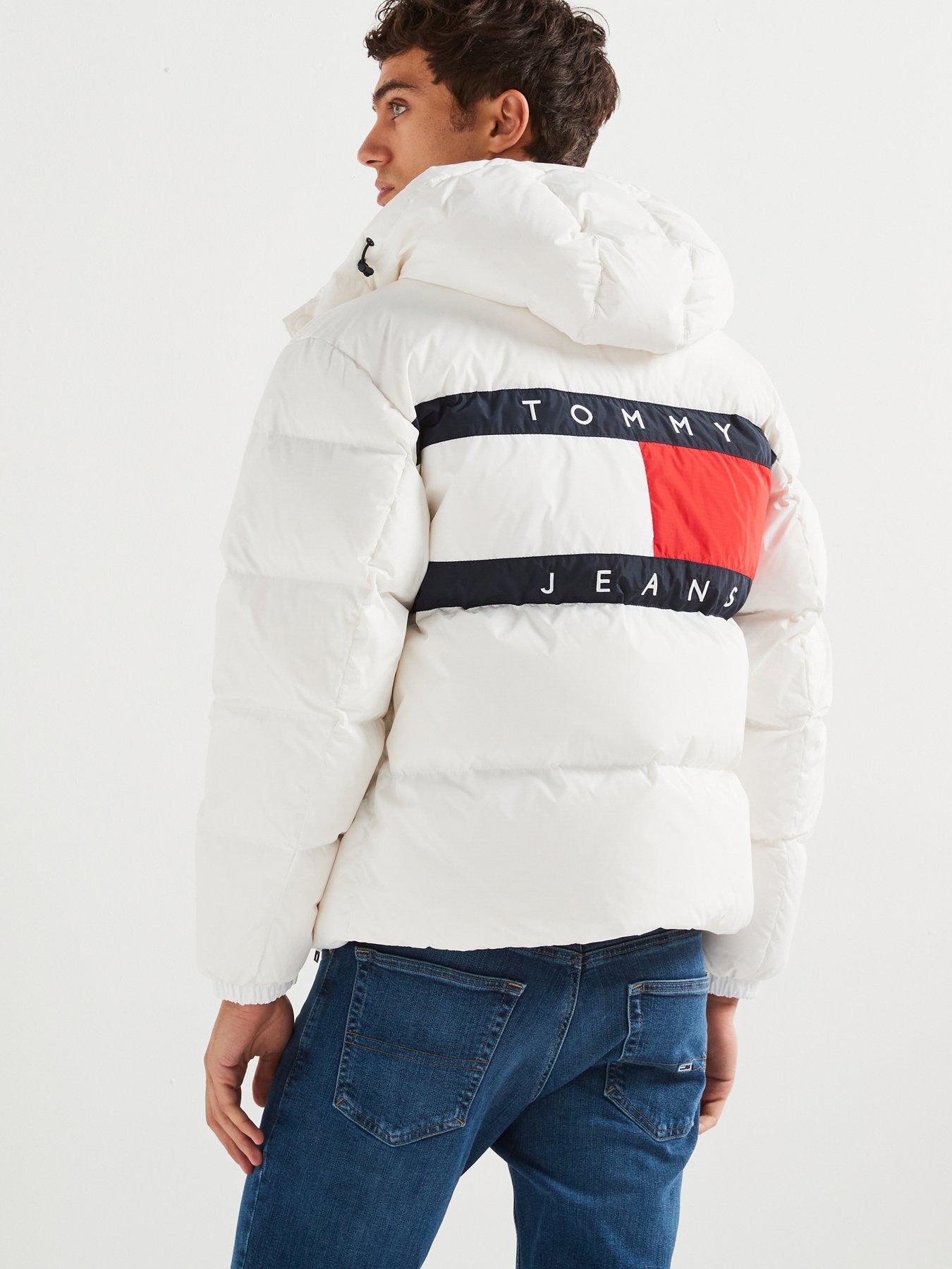  JEANS THE ALASKA PUFFER S ホワイト Tommy Jeans Alaska puffer with back flag in white | ASOS
