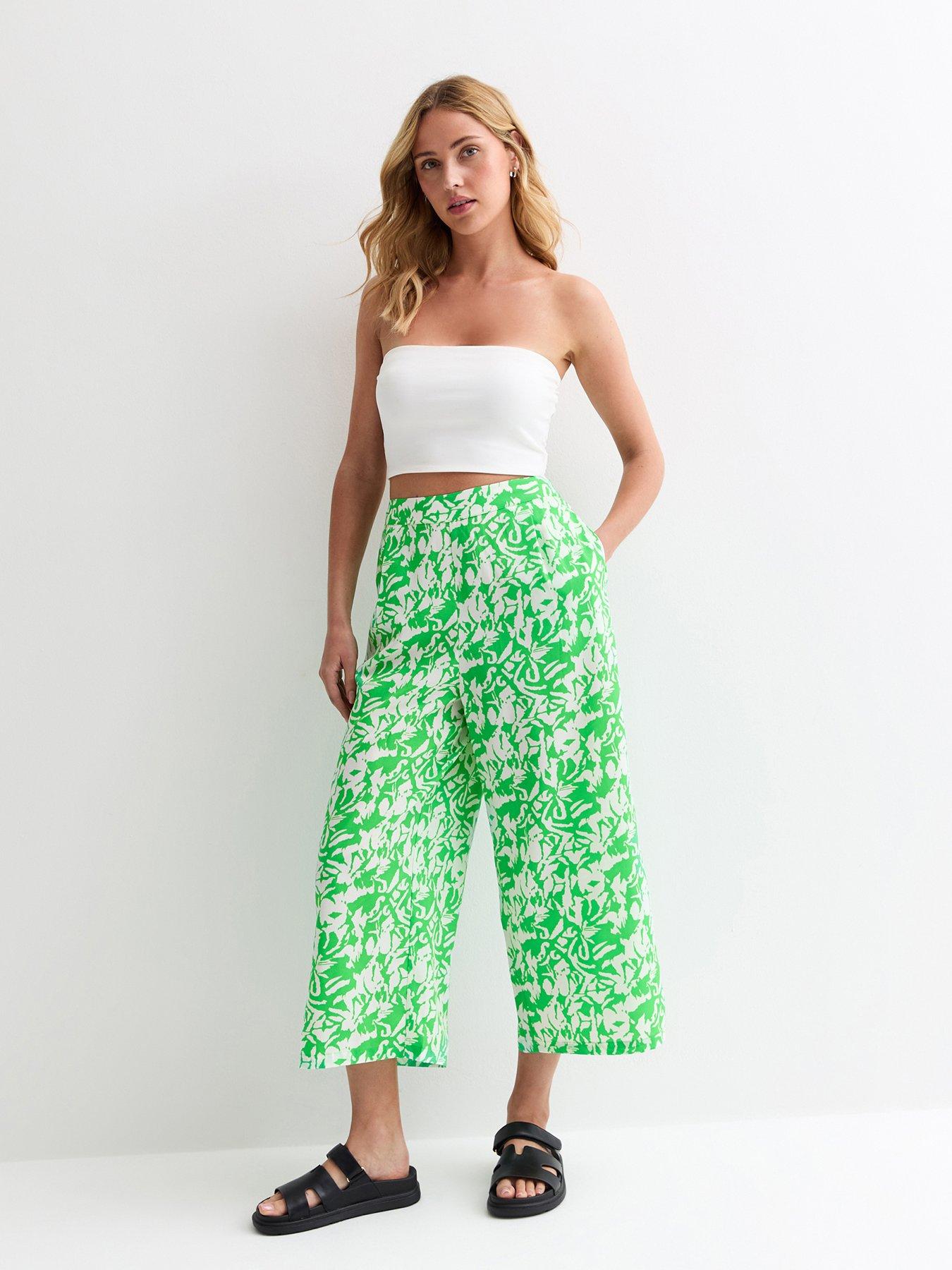 New Look Green Floral Wide Leg Crop Trousers