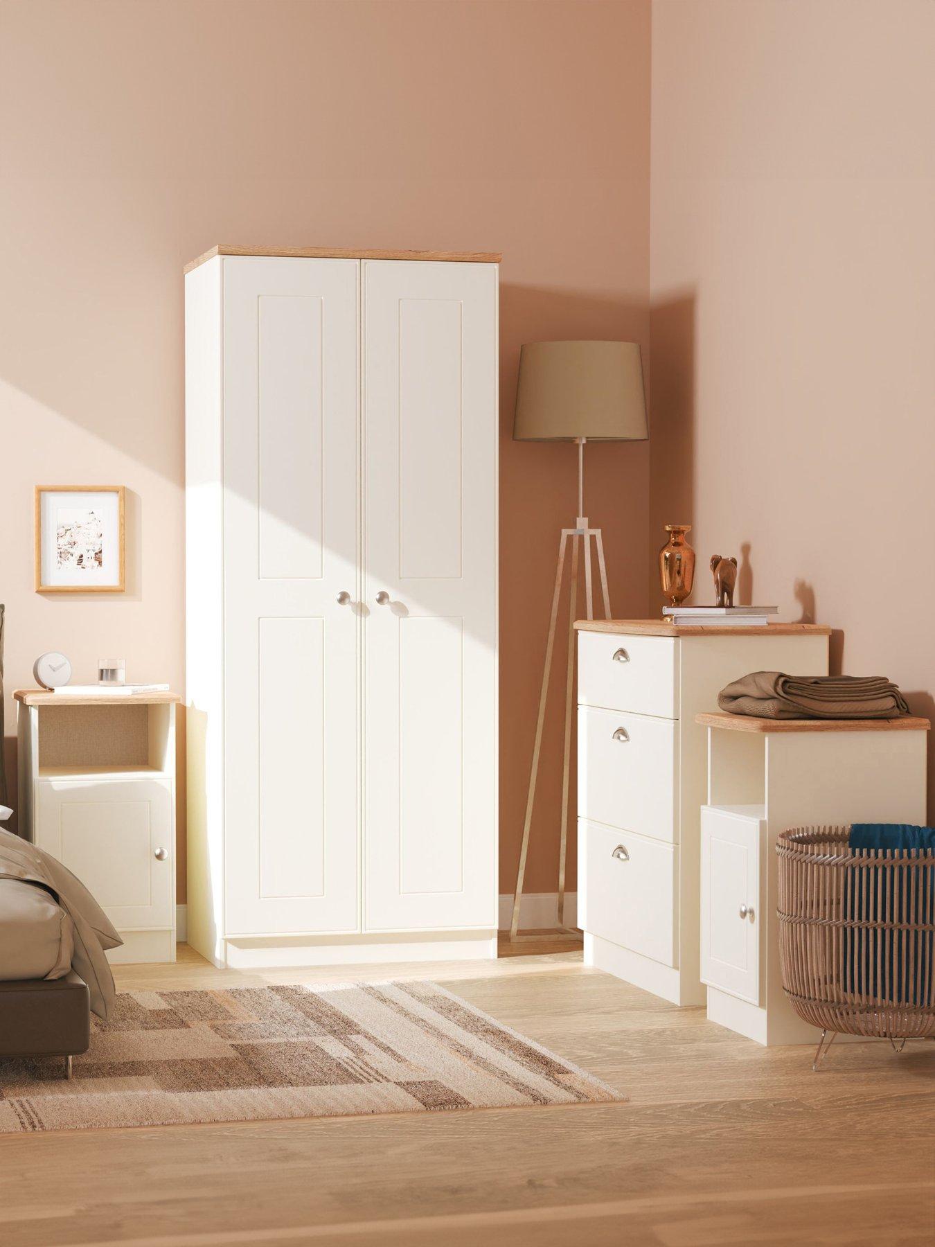 undefined Tivoli Ready Assembled 4 Piece Set - 2x Bedside Chests, 2 Door Wardrobe and 3 Drawer Chest