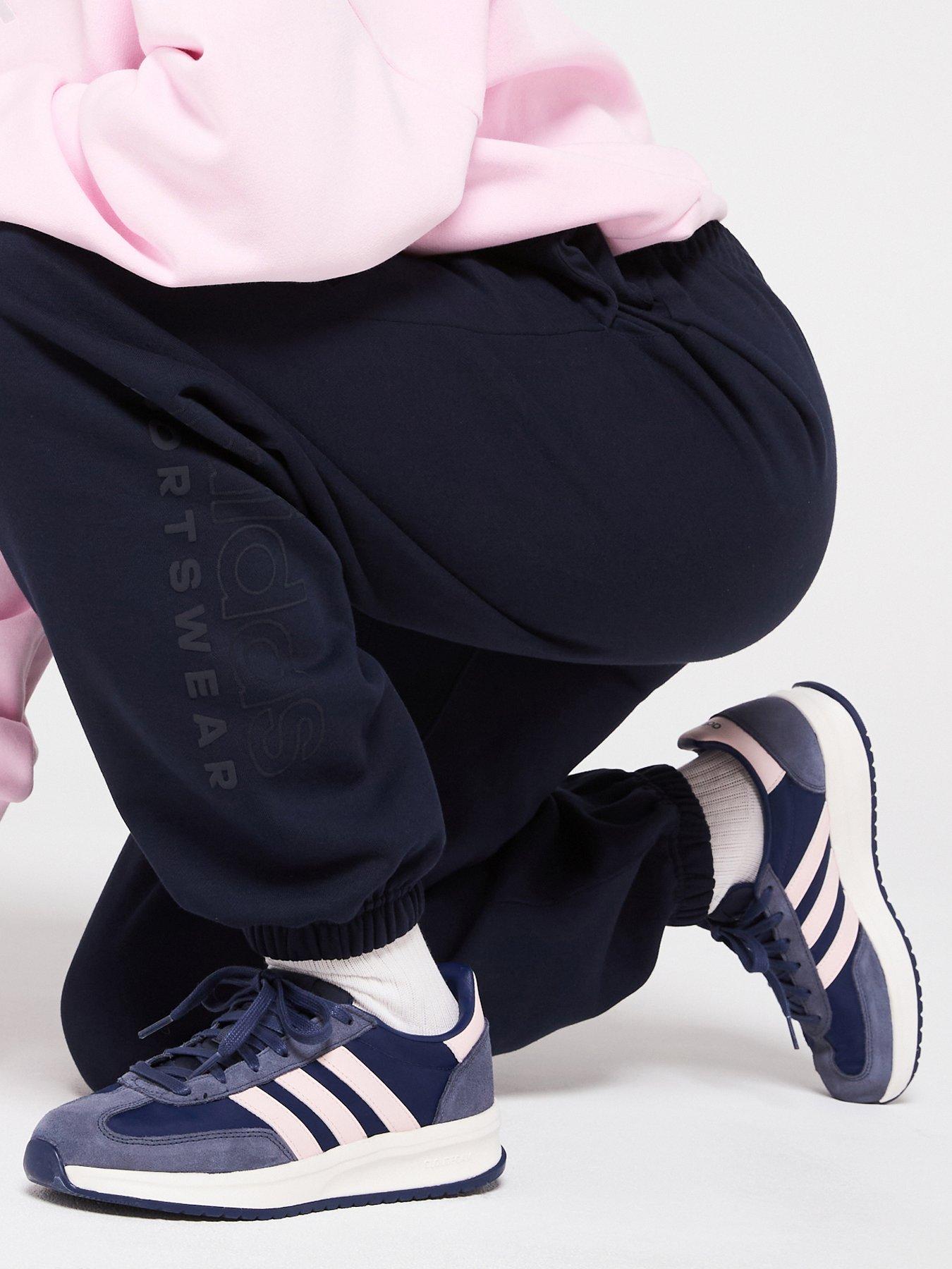 undefined Women's Run 72 Trainer - Navy/Pink