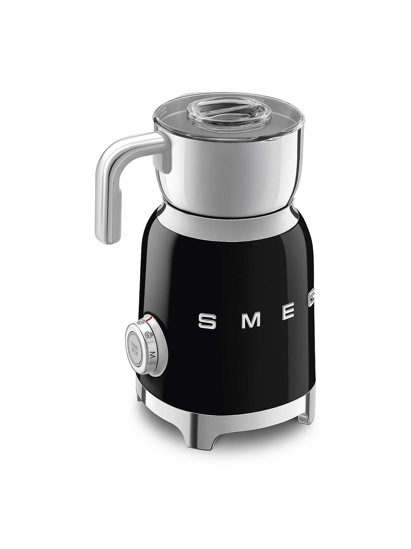 Image 3 of 6 of Smeg MFF11 Milk Frother with Tritan&trade; Renew Lid&nbsp;- Black