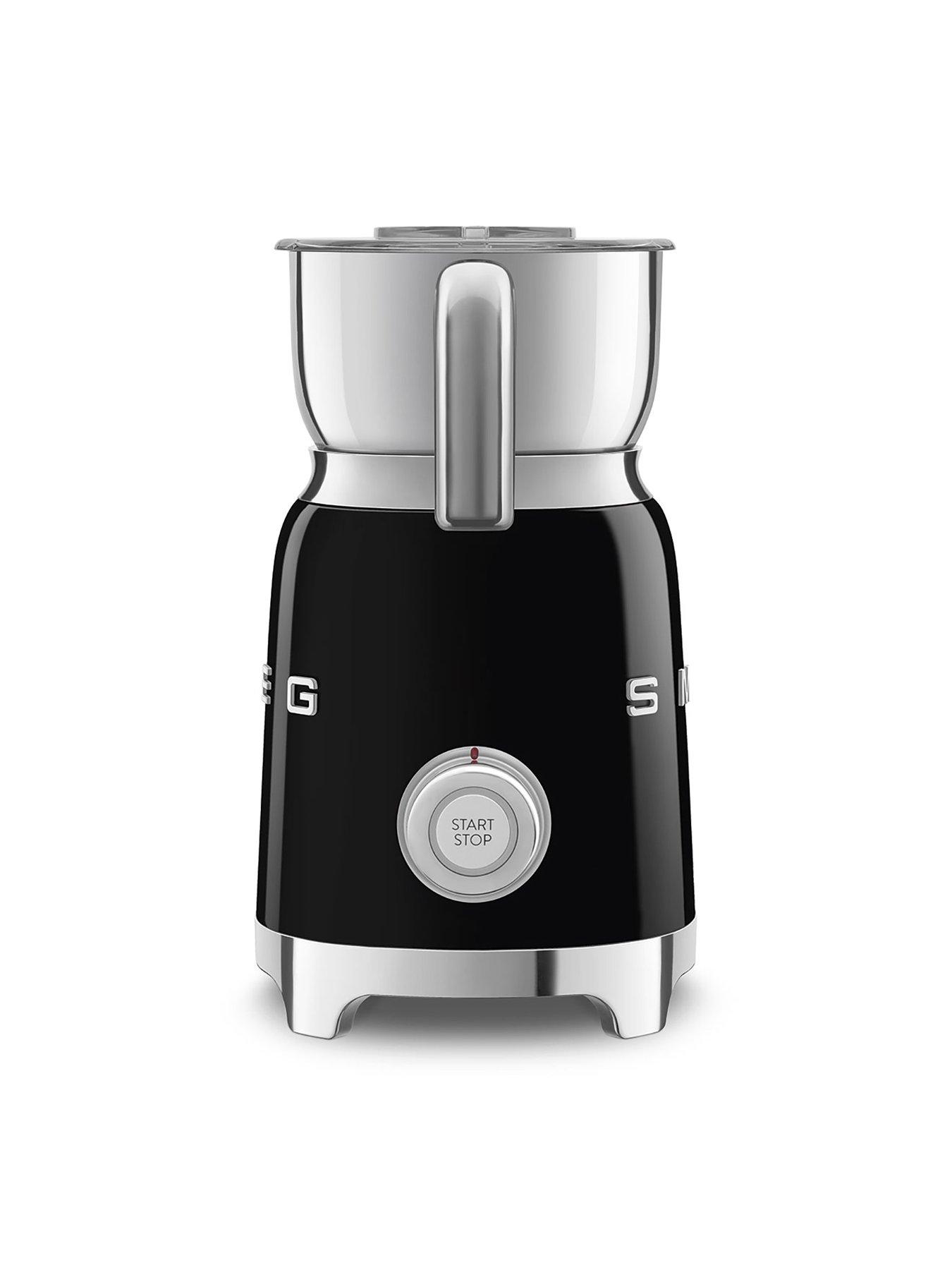 Image 5 of 6 of Smeg MFF11 Milk Frother with Tritan&trade; Renew Lid&nbsp;- Black
