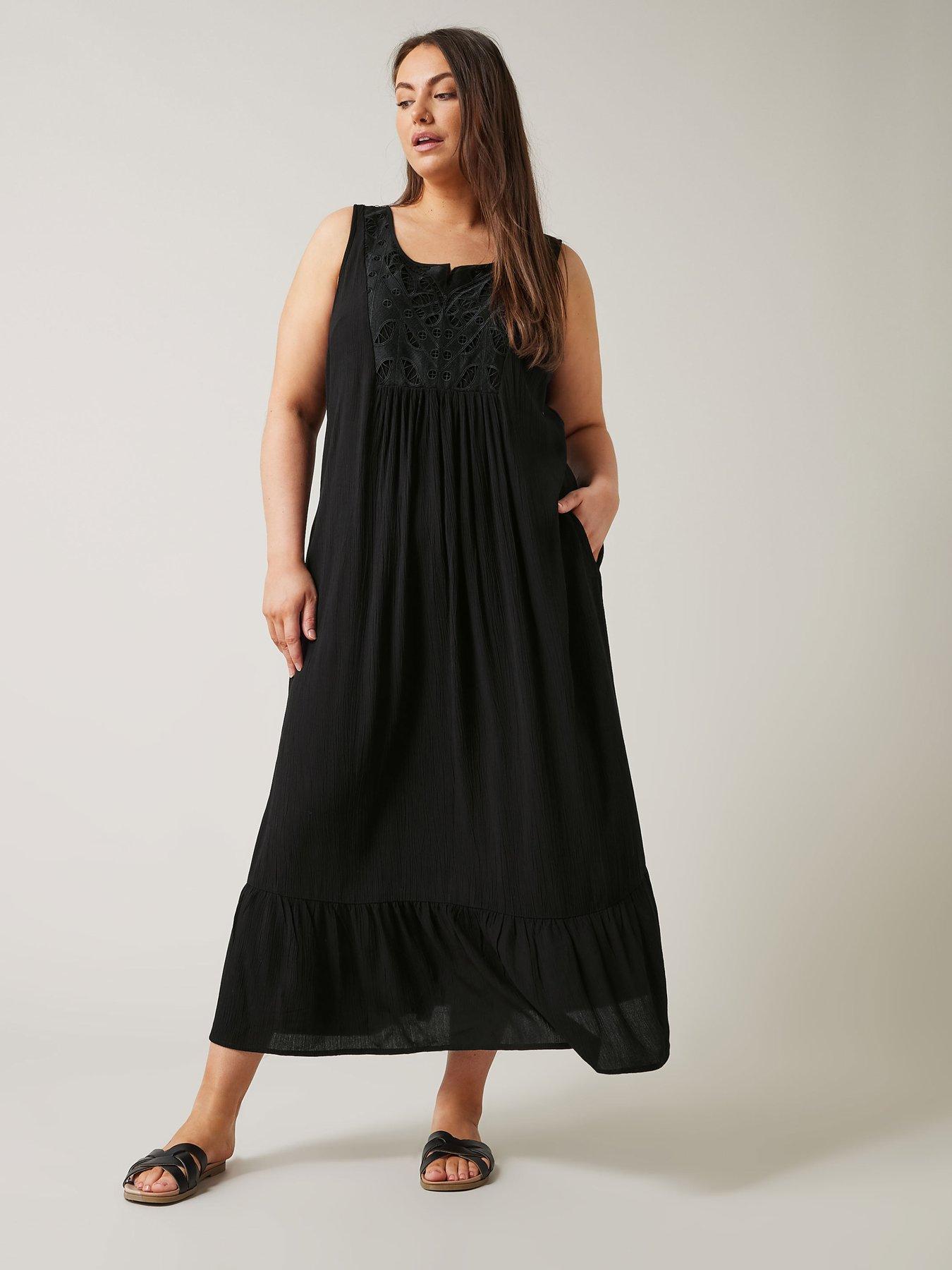 Image 3 of 4 of Evans Broidery Panel Maxi Dress - Black