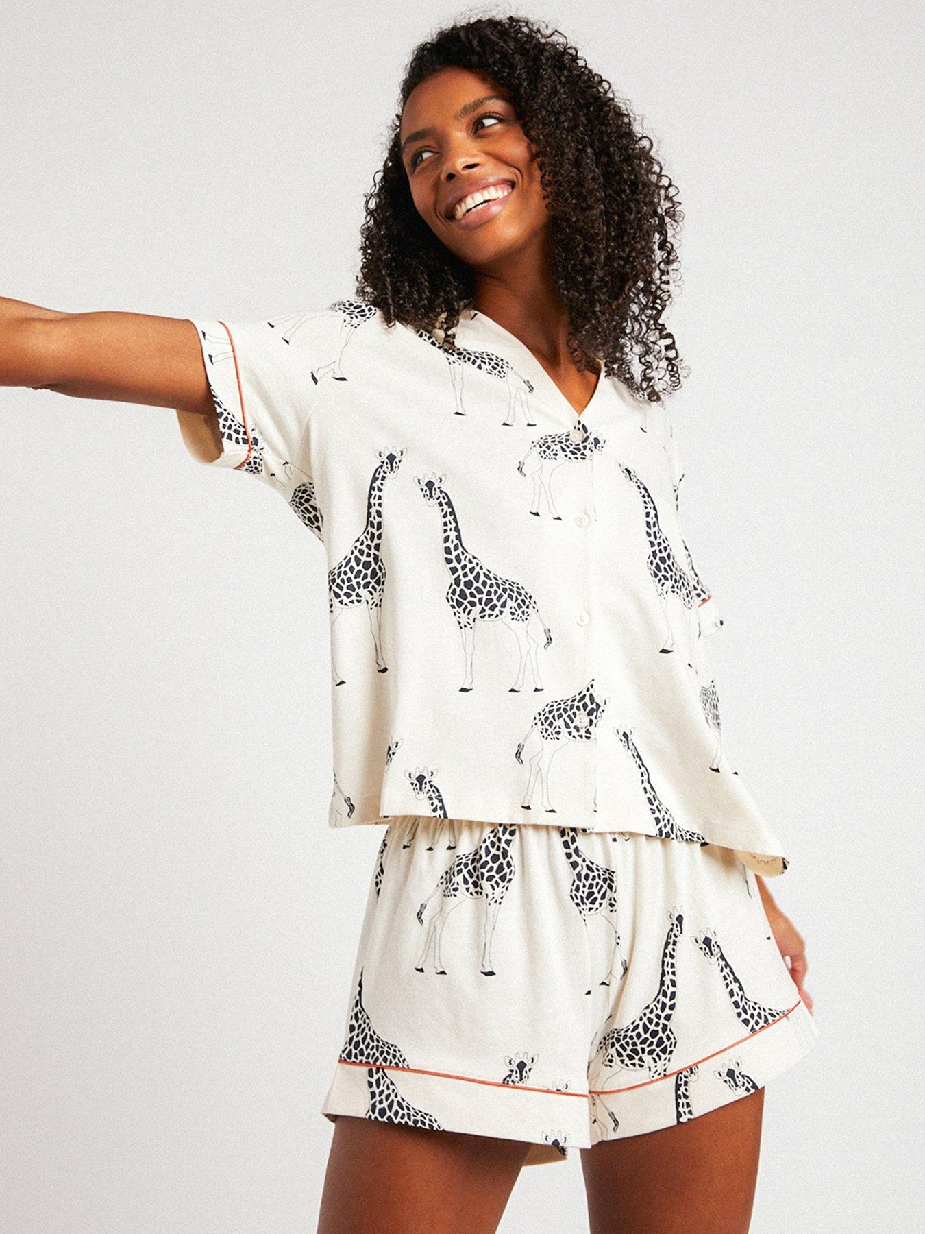 Image 4 of 5 of CHELSEA PEERS Cotton Giraffe Print Short Pyjama Set - Cream