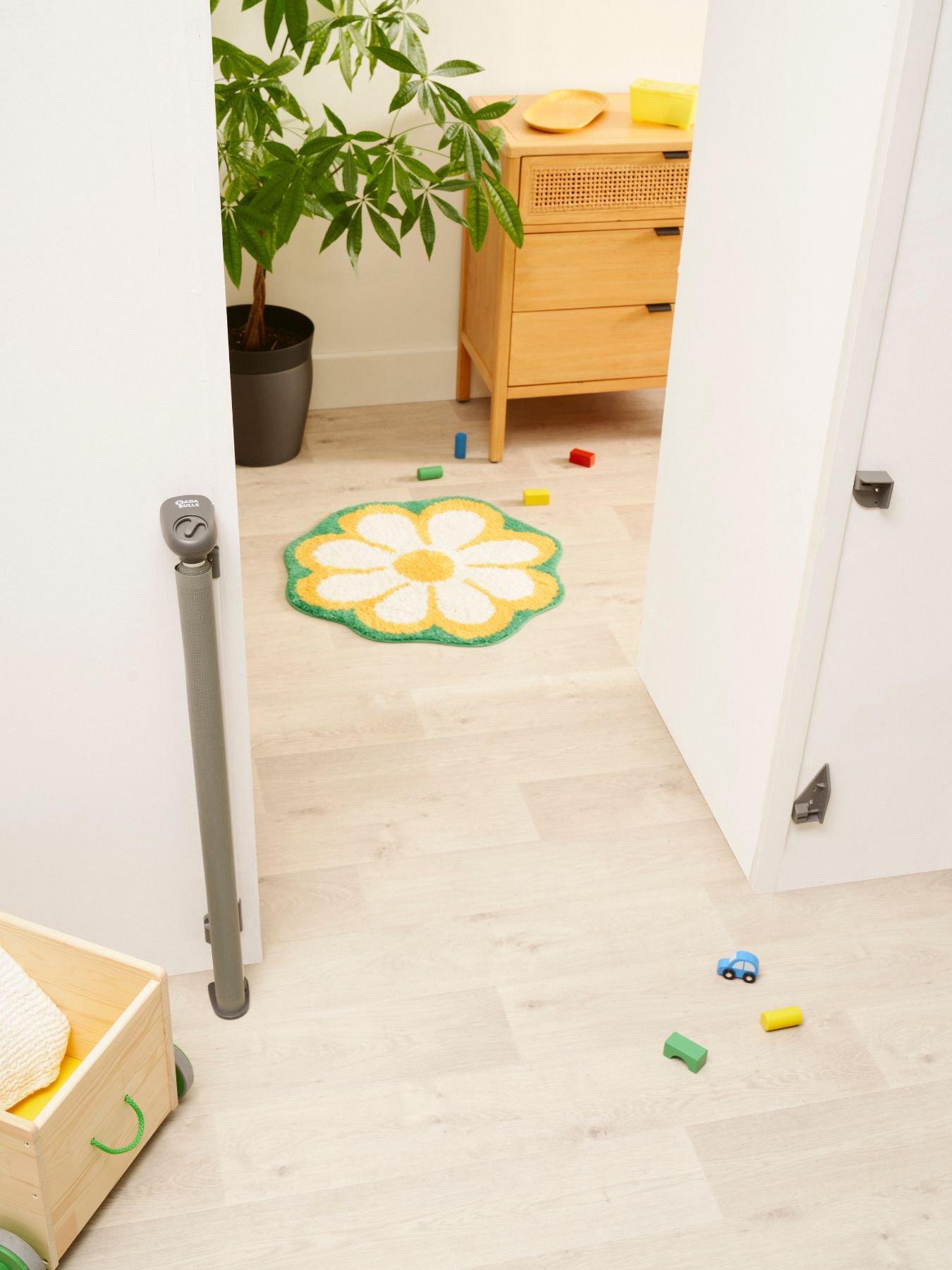 Image 6 of 7 of Badabulle Retractable Fabric Safety Gate
