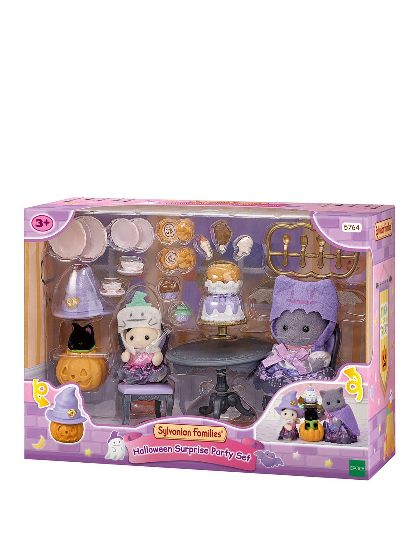 Reserved popular Sylvanian families Halloween set and bulldogs