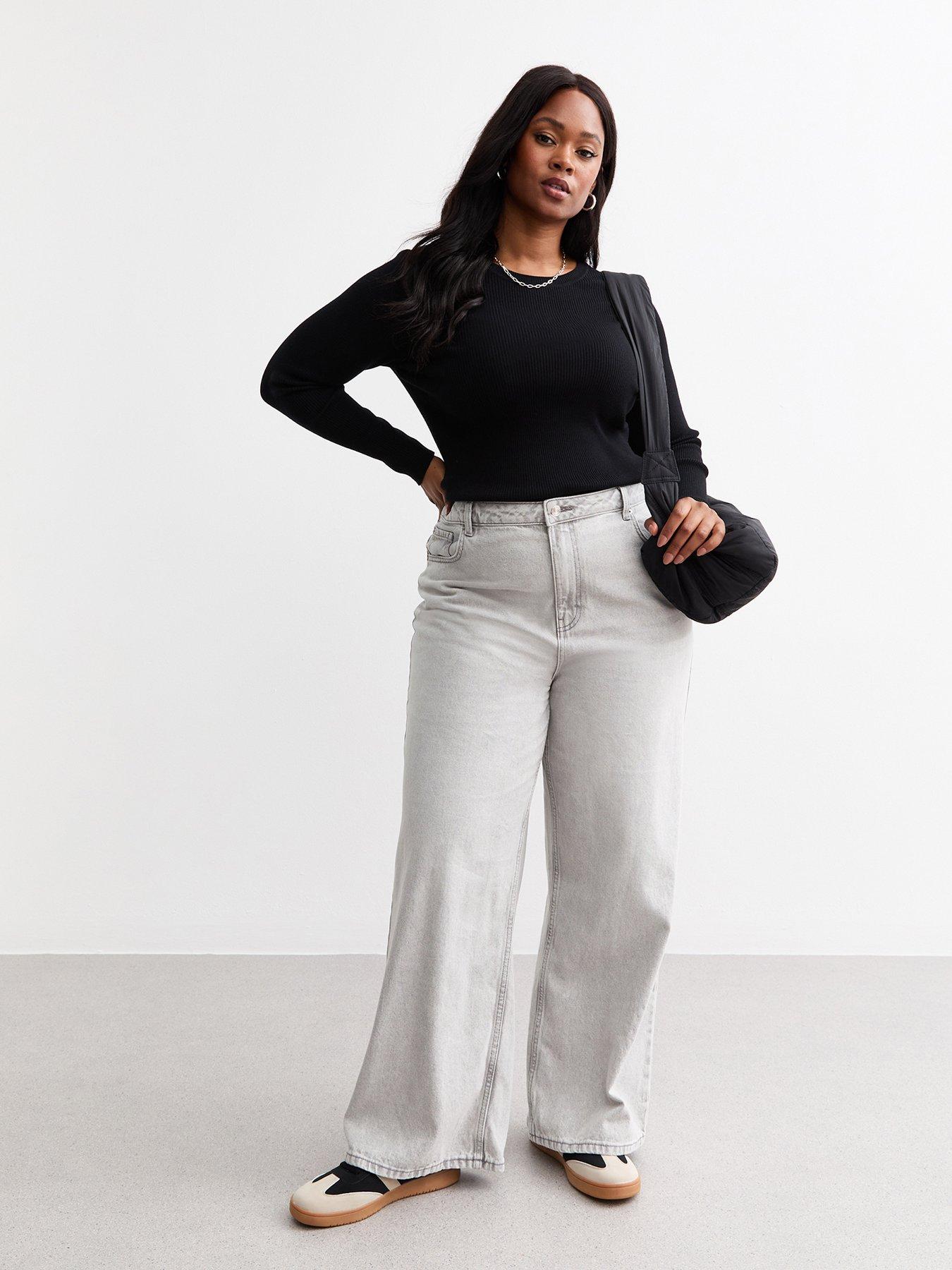 Image 3 of 4 of New Look Curves Crew Neck Jumper - Black