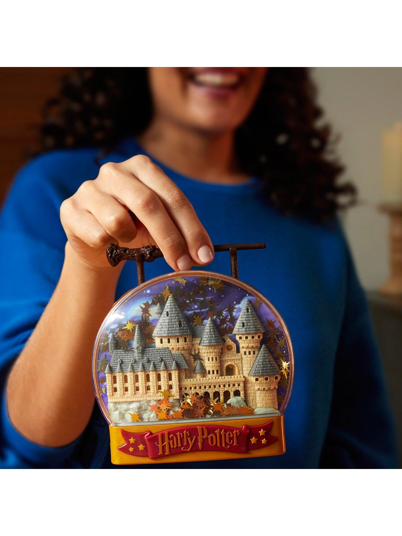 Image 2 of 8 of Polly Pocket Harry&nbsp;Potter&nbsp;Collector Compact with 5 Dolls and 11 Accessories