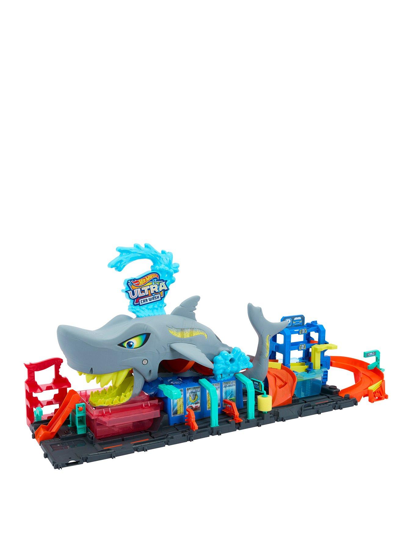 Hot Wheels Color Reveal Ultra Shark Car Wash Track Set HTN82