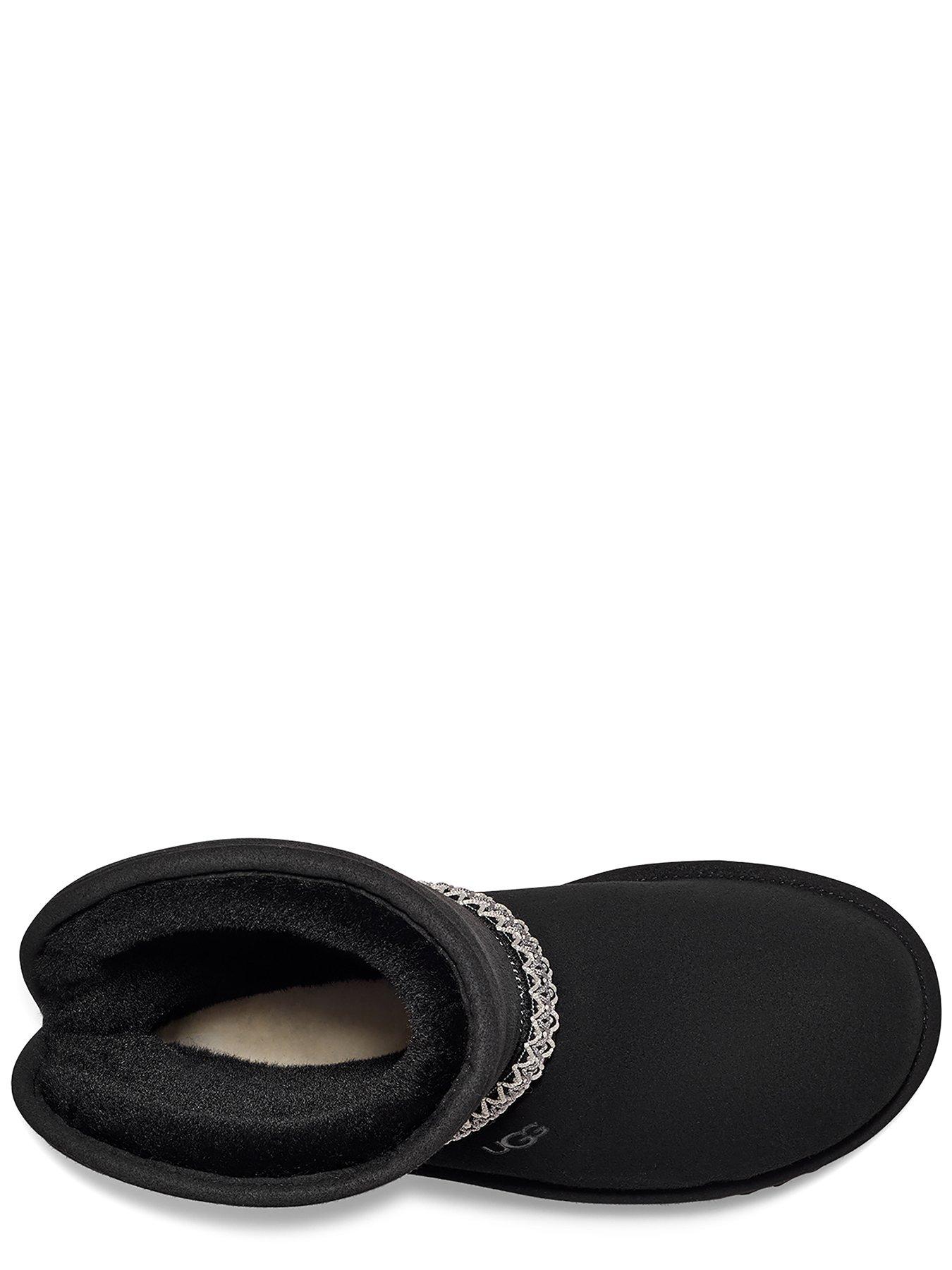 UGG Womens Classic Short Crescent Boot Black Very