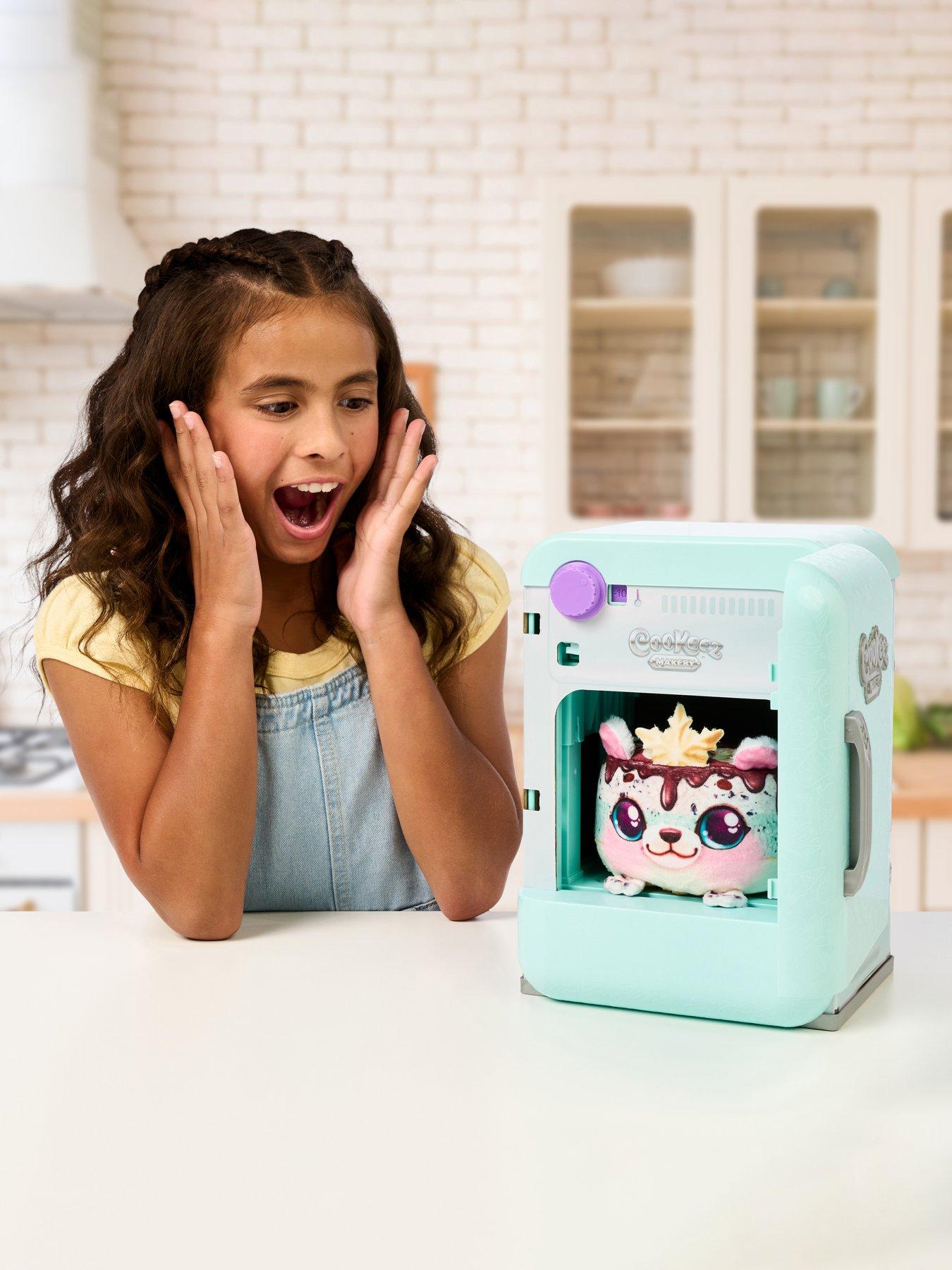 Image 6 of 7 of Cookeez Makery Freezy Cakez Playset