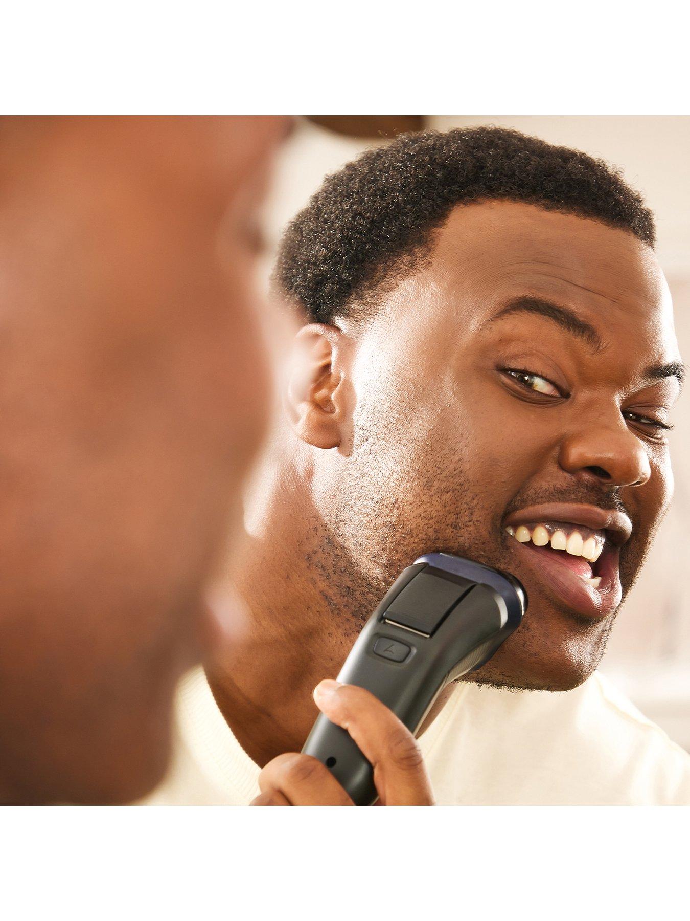 Image 4 of 7 of Remington R3 Style Series Rotary Shaver