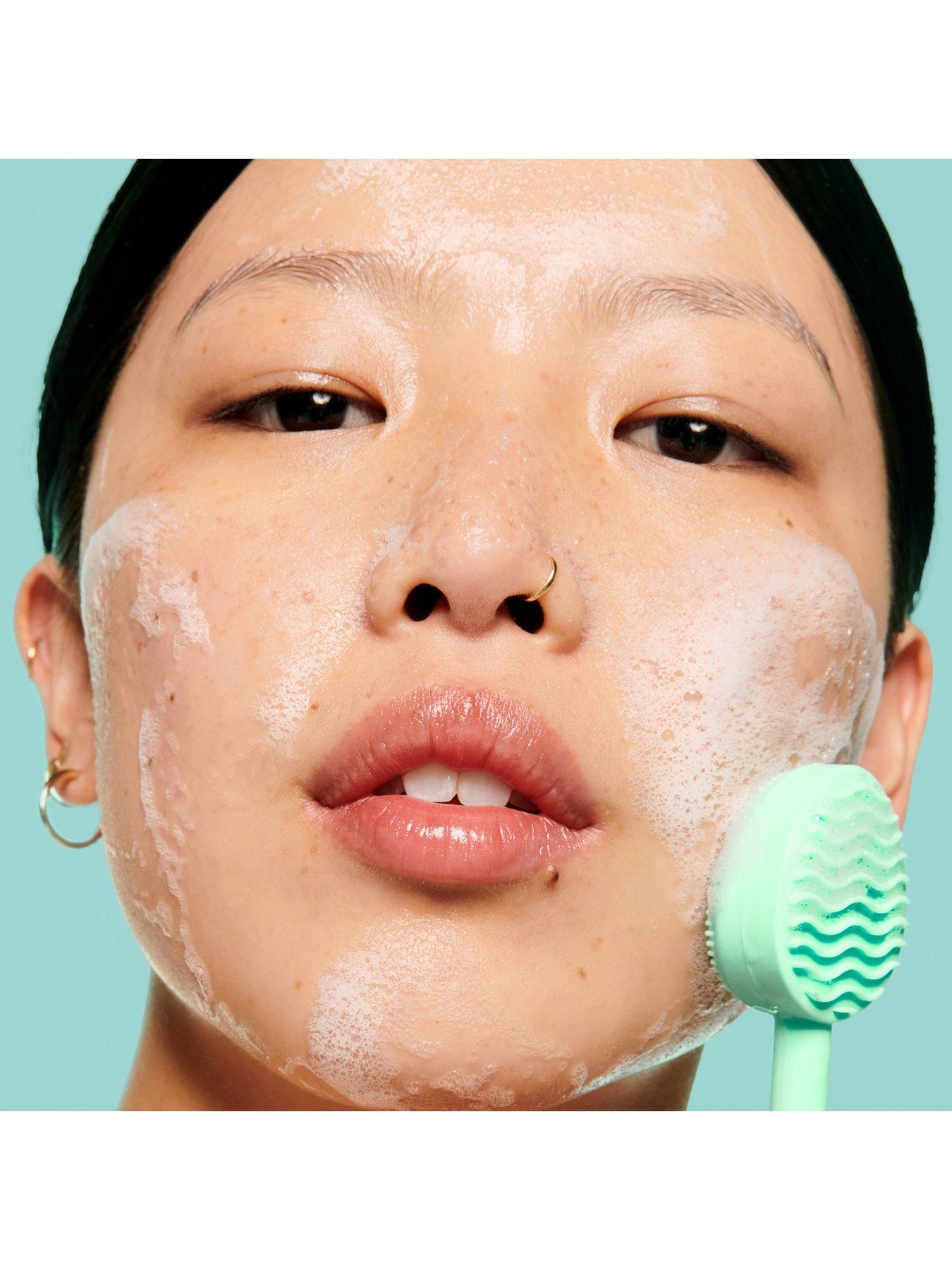 Image 6 of 7 of Benefit The Clear Necessities Skincare Cleanser Duo &amp; Clay Mask Set (Worth &pound;49.45)