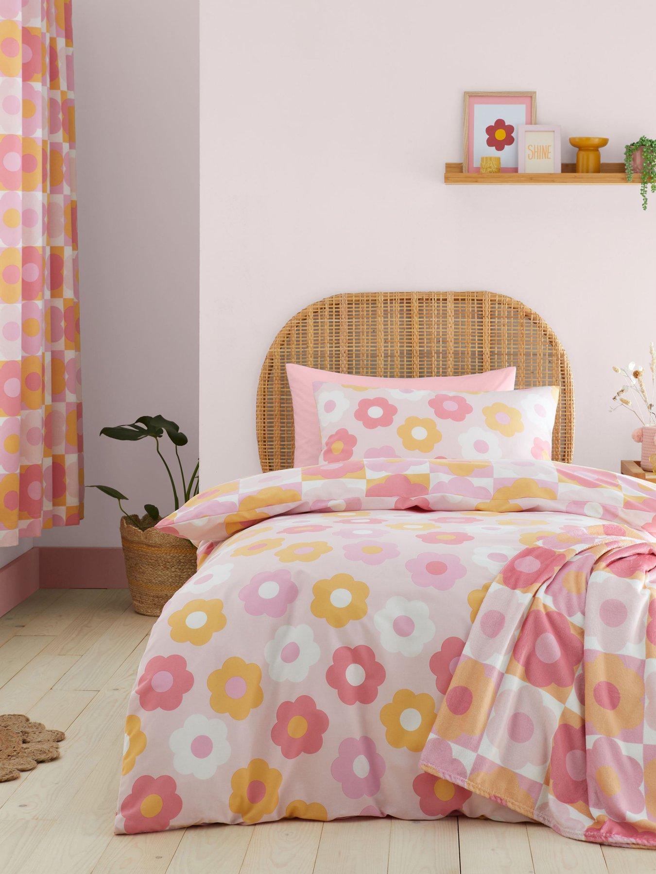 Product photograph of Catherine Lansfield Retro Daisy Reversible Duvet Cover Set from very.co.uk