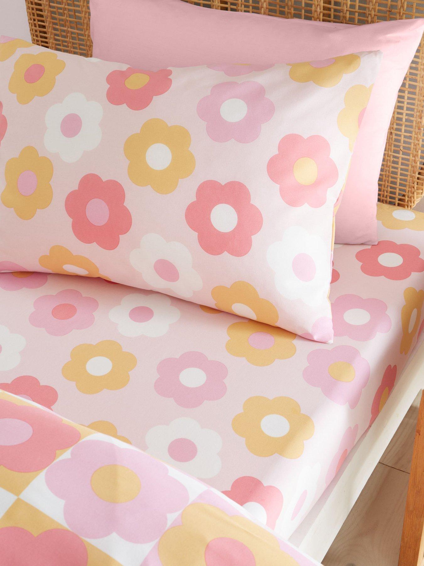 Product photograph of Catherine Lansfield Retro Daisy Fitted Sheet from very.co.uk