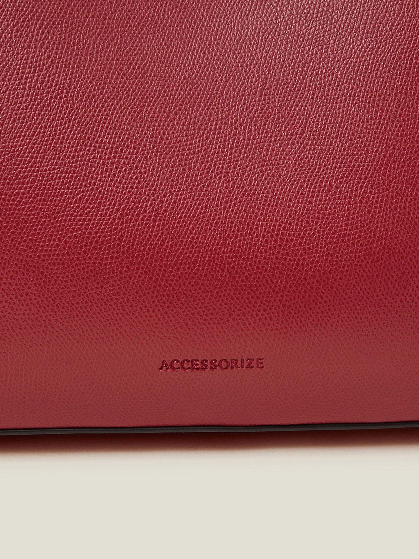 Image 5 of 5 of Accessorize Leo Tote
