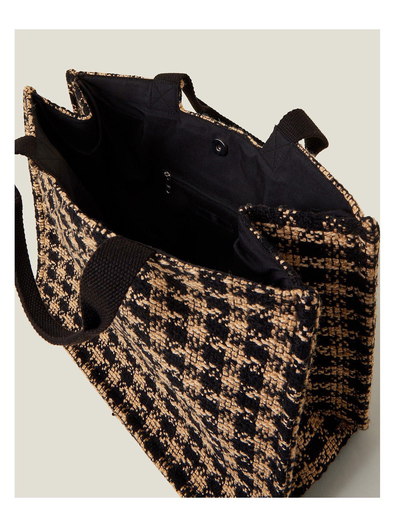 Image 4 of 5 of Accessorize Large Dogtooth Handheld