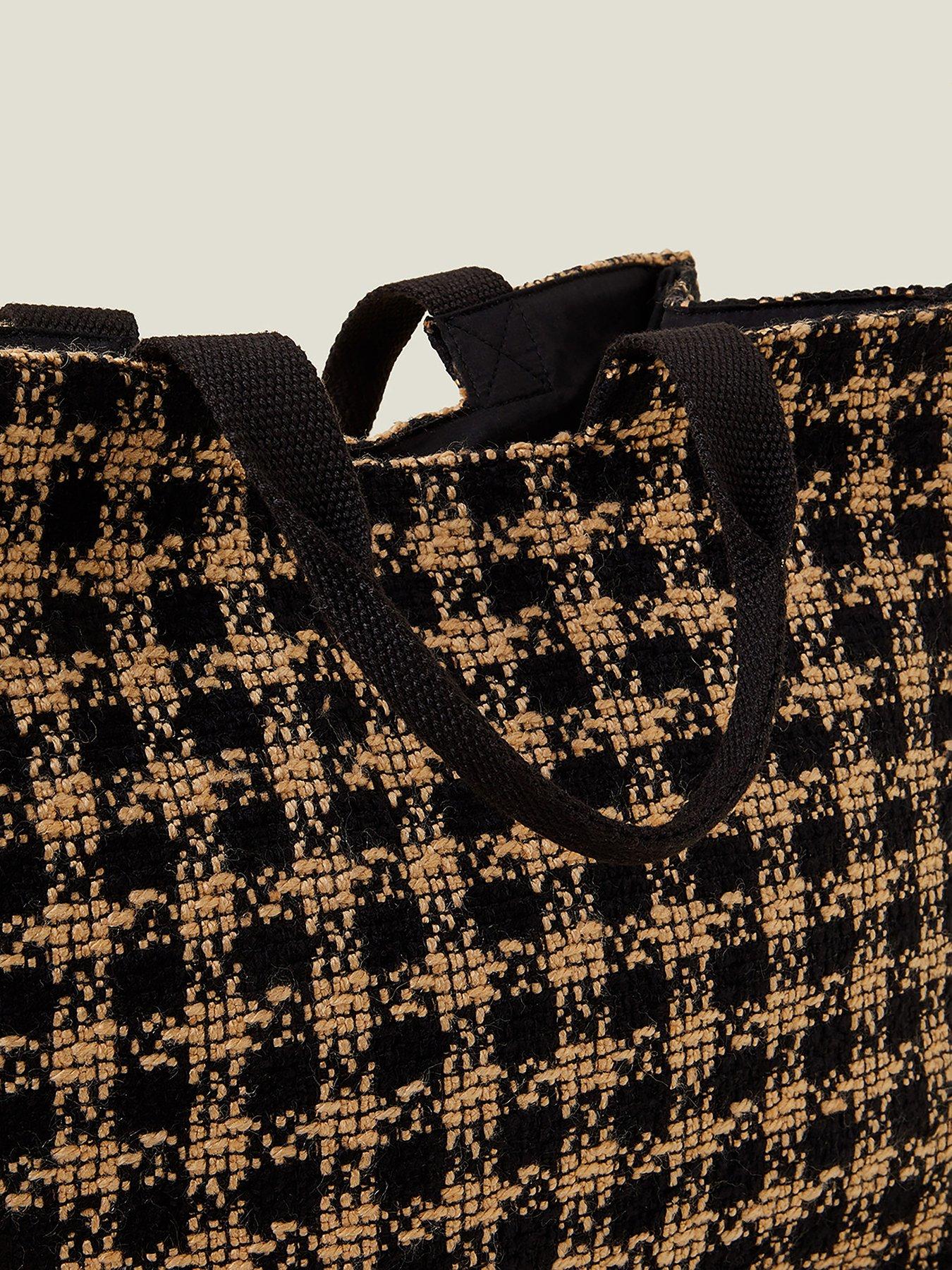 Image 5 of 5 of Accessorize Large Dogtooth Handheld