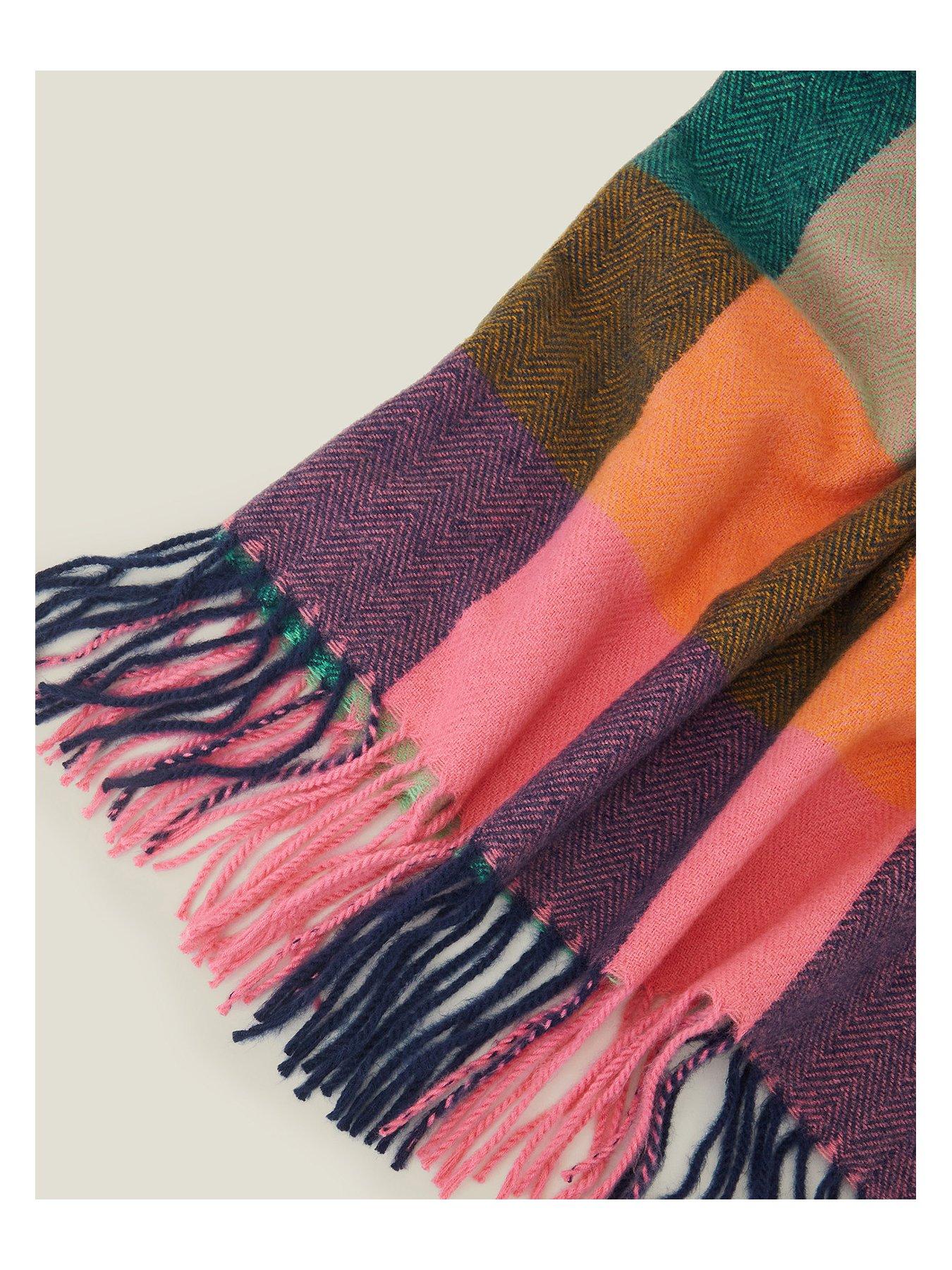 Image 3 of 3 of Accessorize Wadey Colourblock Blanket