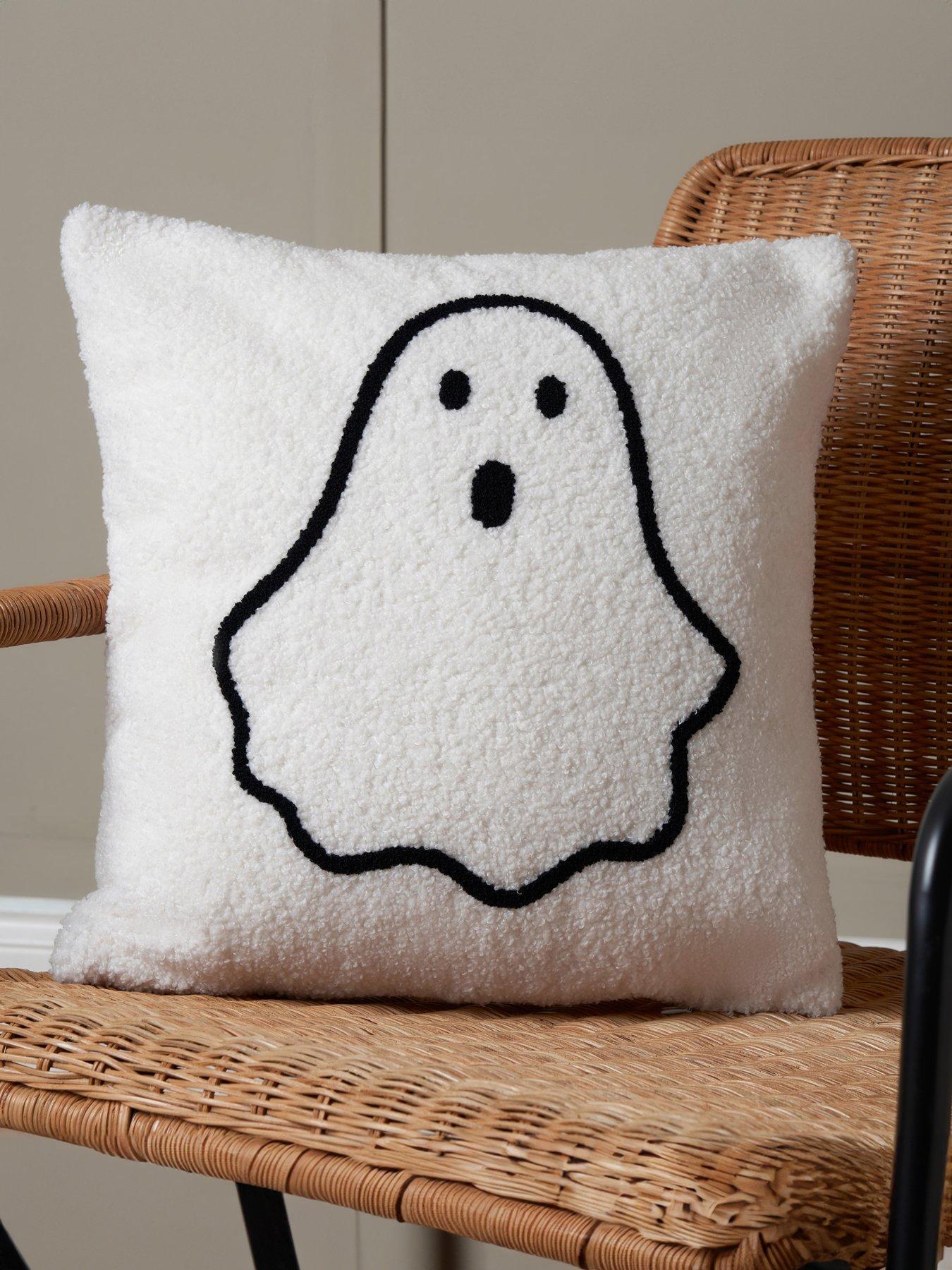 the-very-collection-tufted-ghost-cushion