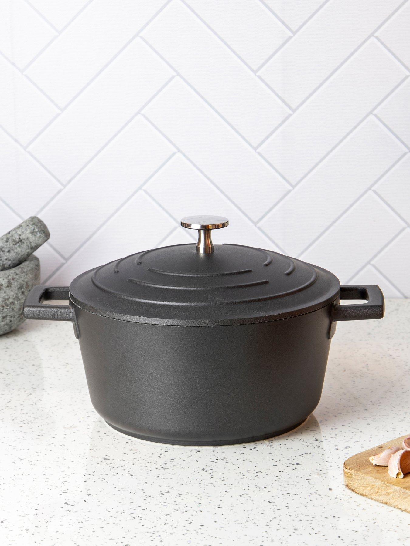 MasterClass Lightweight Cast Aluminium 2.5 Litre Casserole Dish - Black