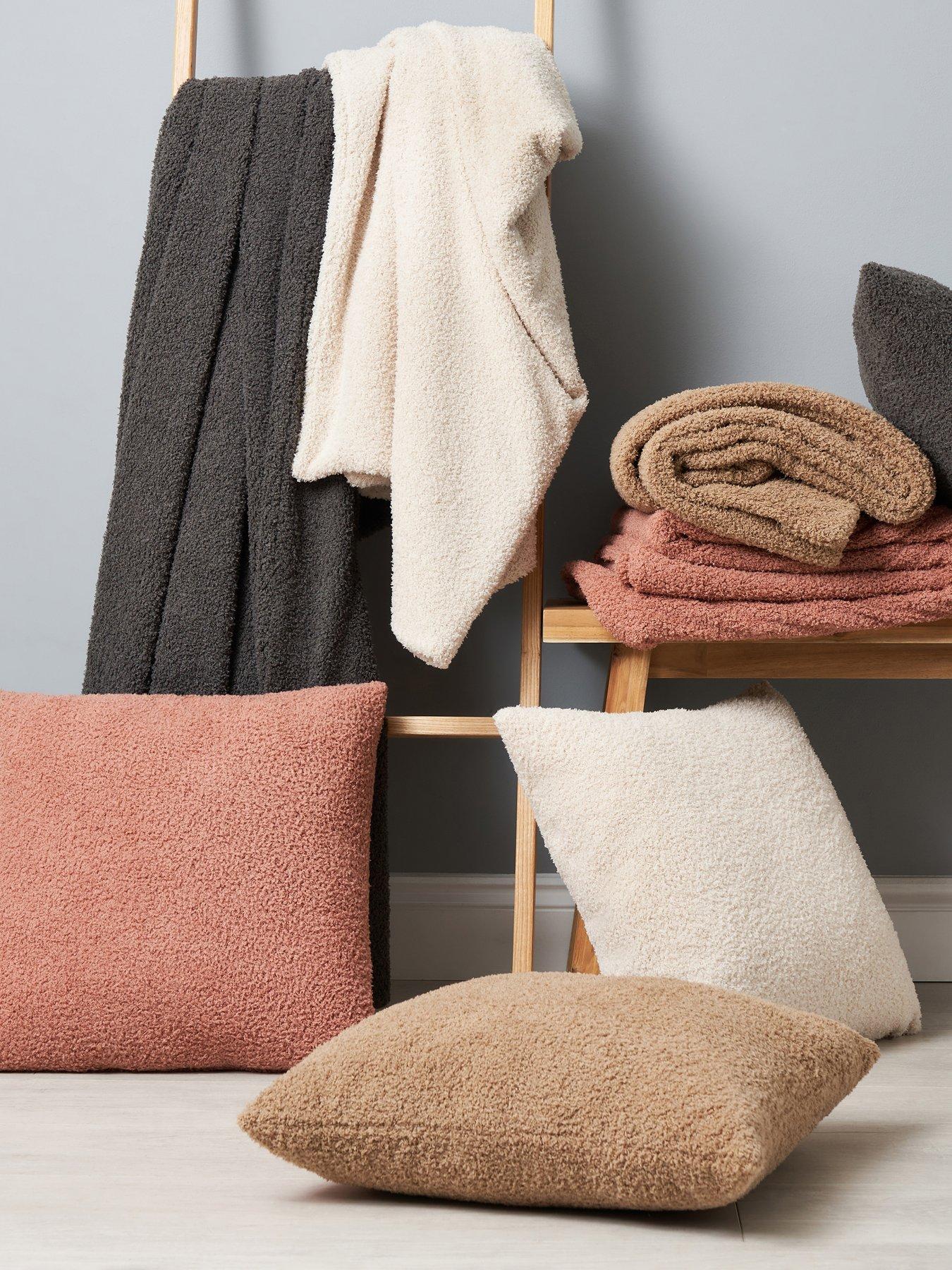 Image 5 of 7 of The Very Collection Teddy Soft Throw