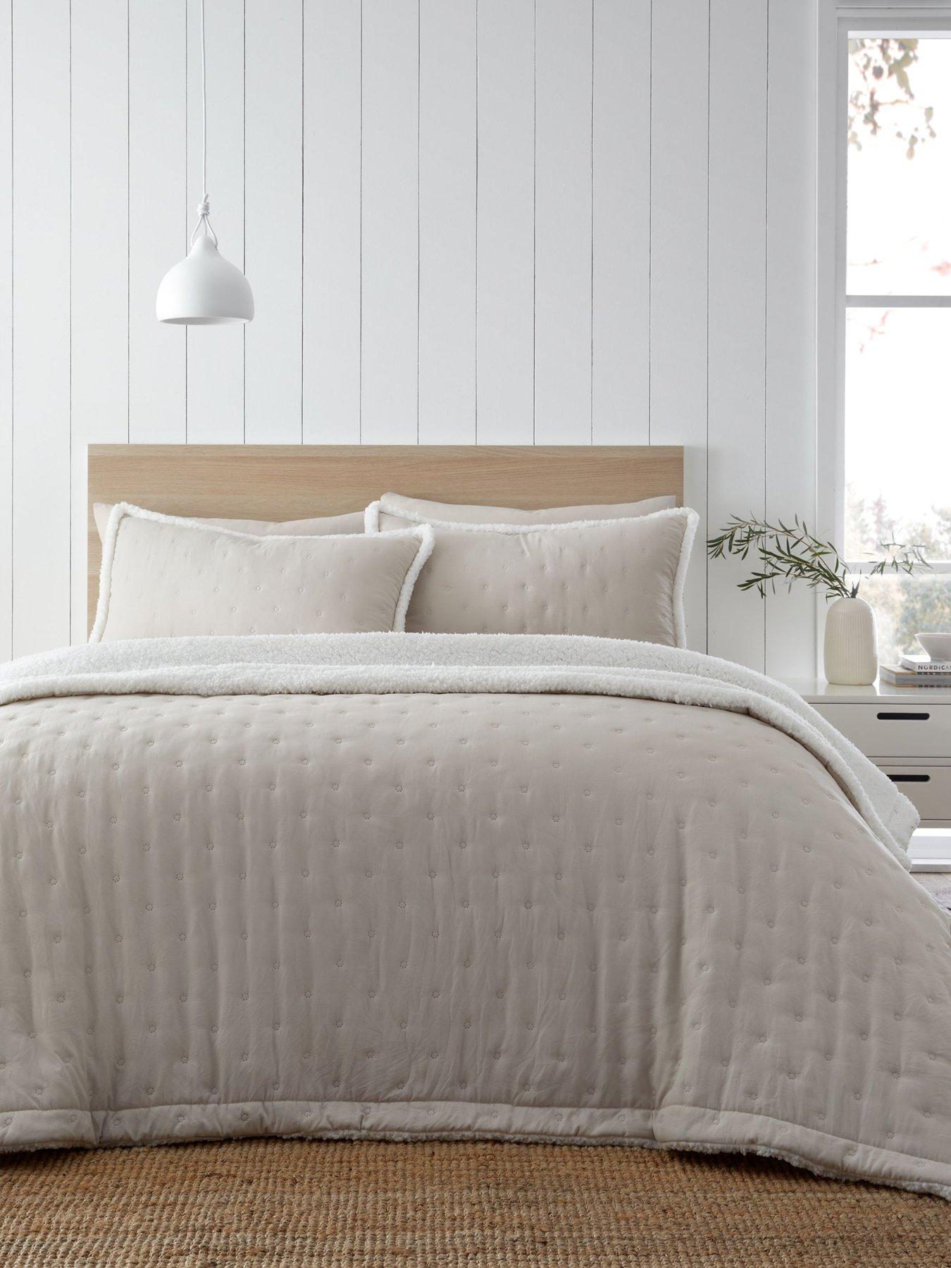 Image 4 of 4 of Catherine Lansfield Cosy Nori Sherpa Bedspread Throw