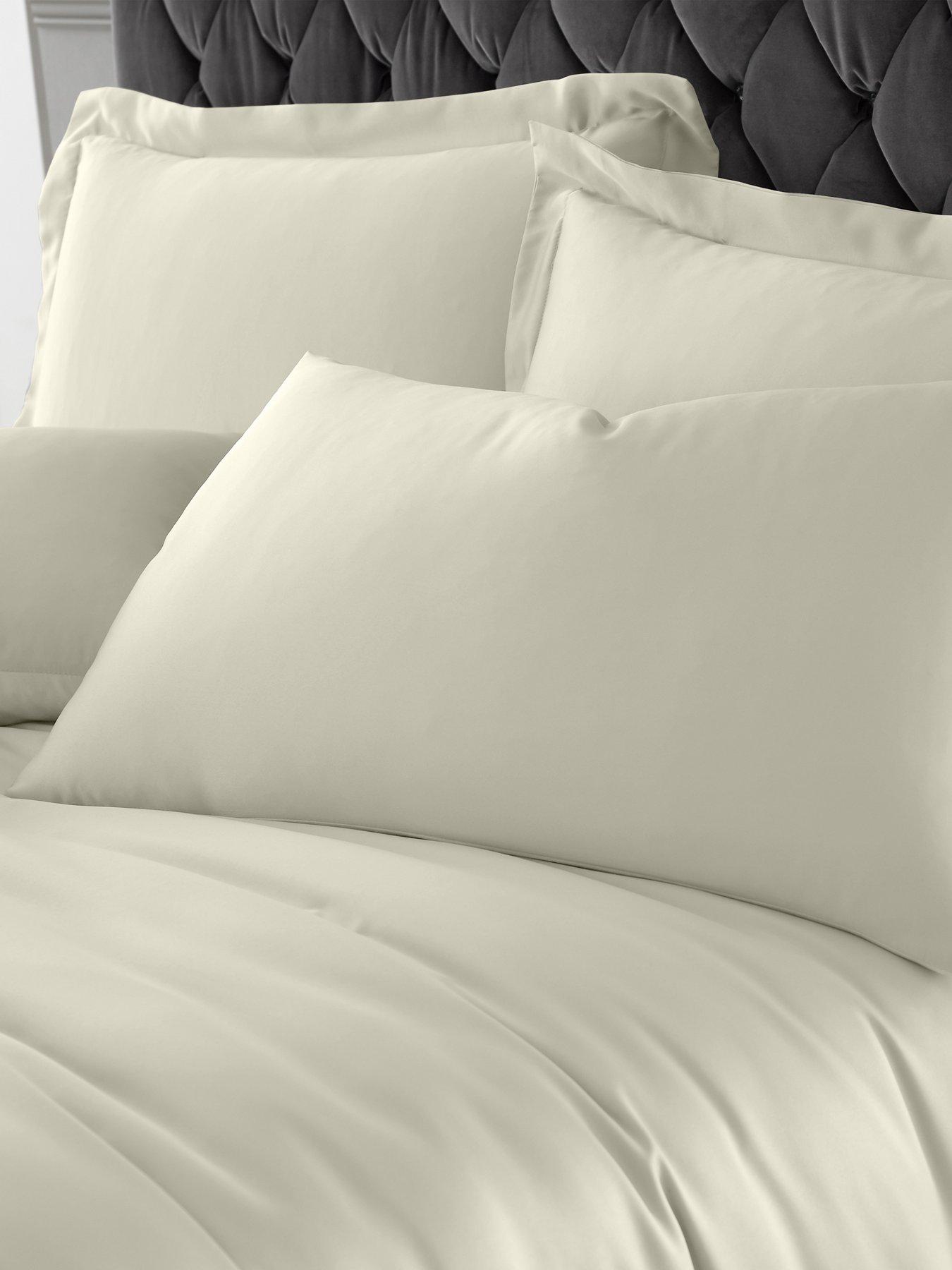 Catherine Lansfield Silky Soft Satin Standard Pillowcase Pair – Champagne
