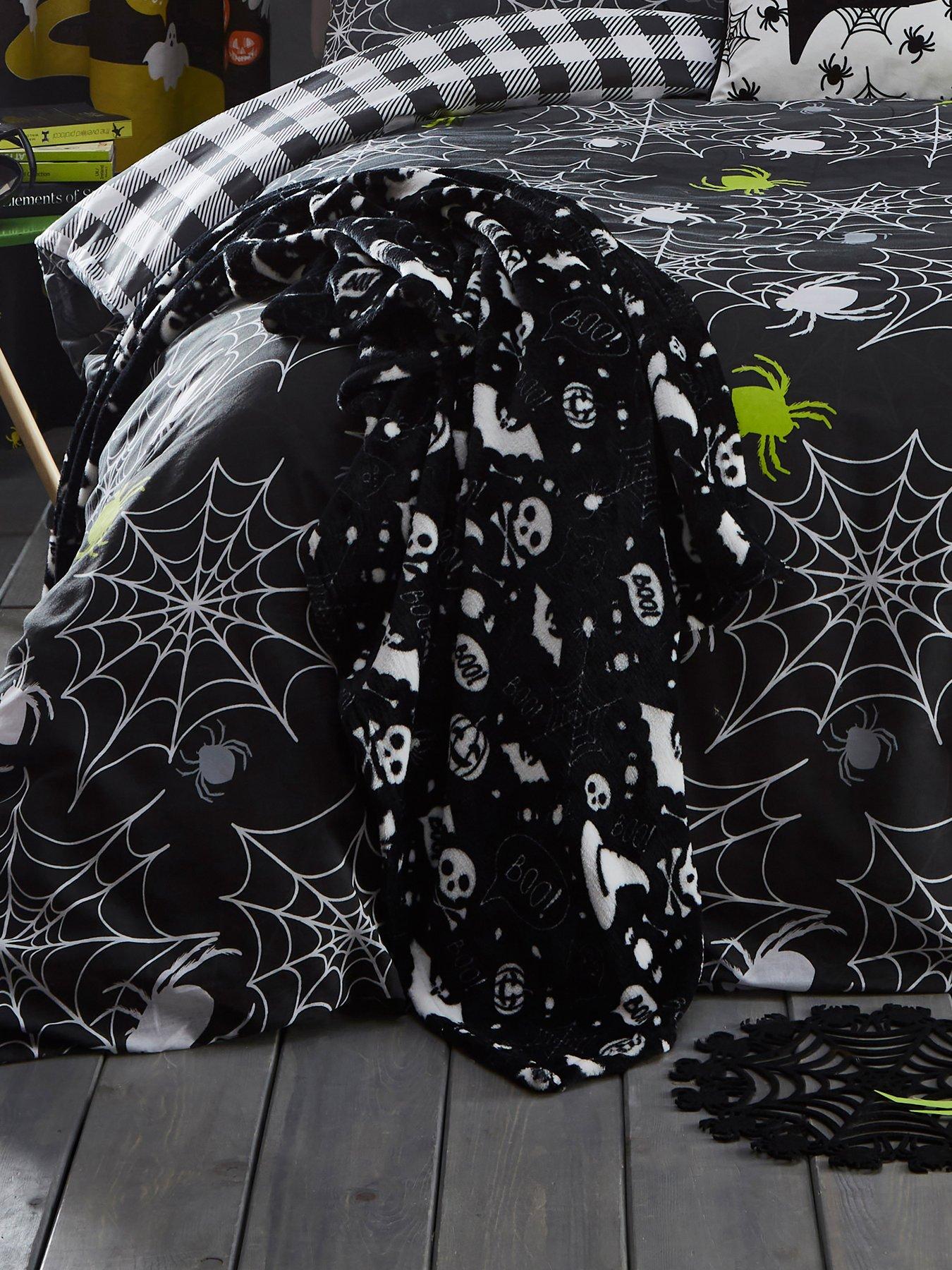 Bedlam Boo Fleece Halloween Throw - Black - Image 3