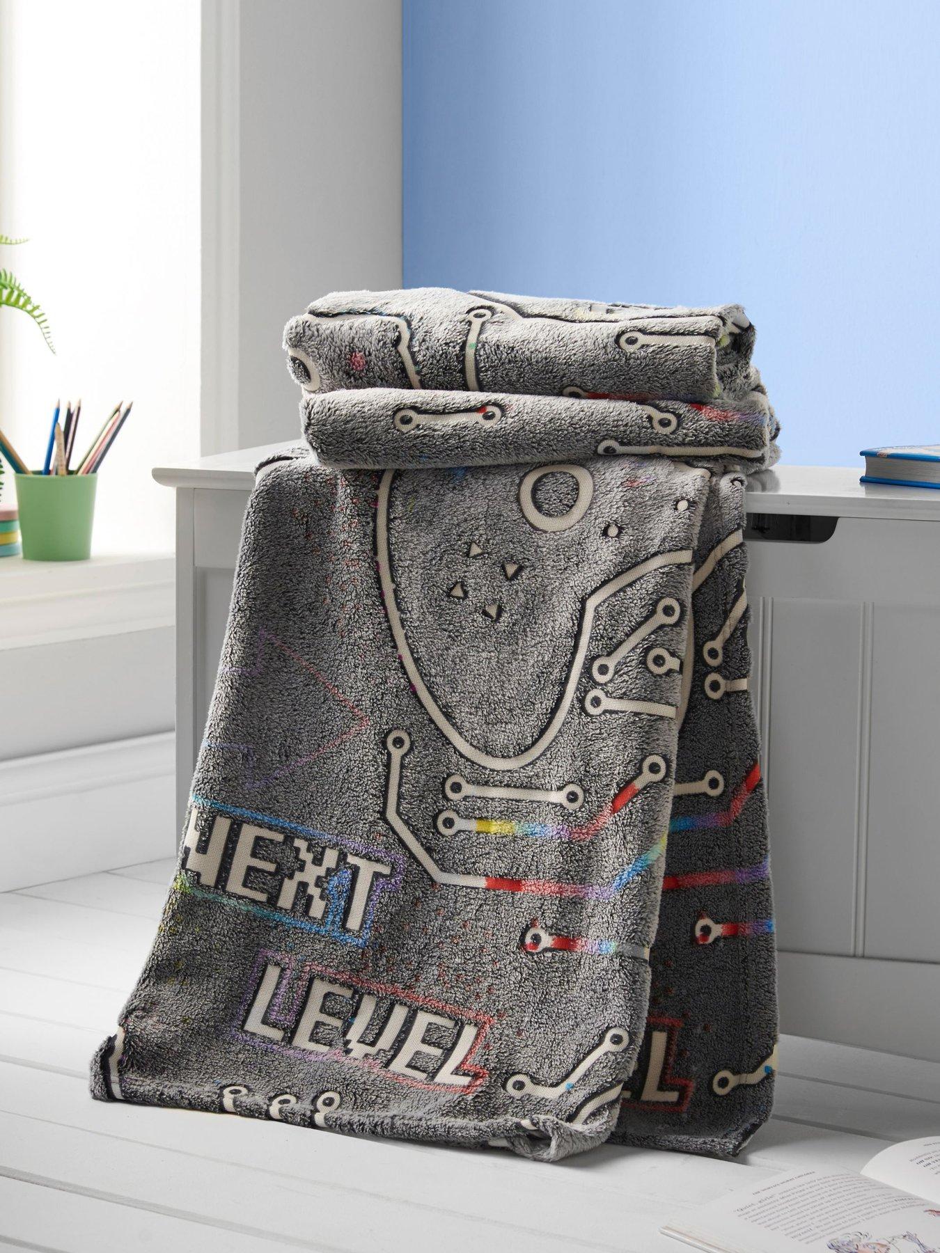 Catherine Lansfield Game Over Fleece Throw - Black