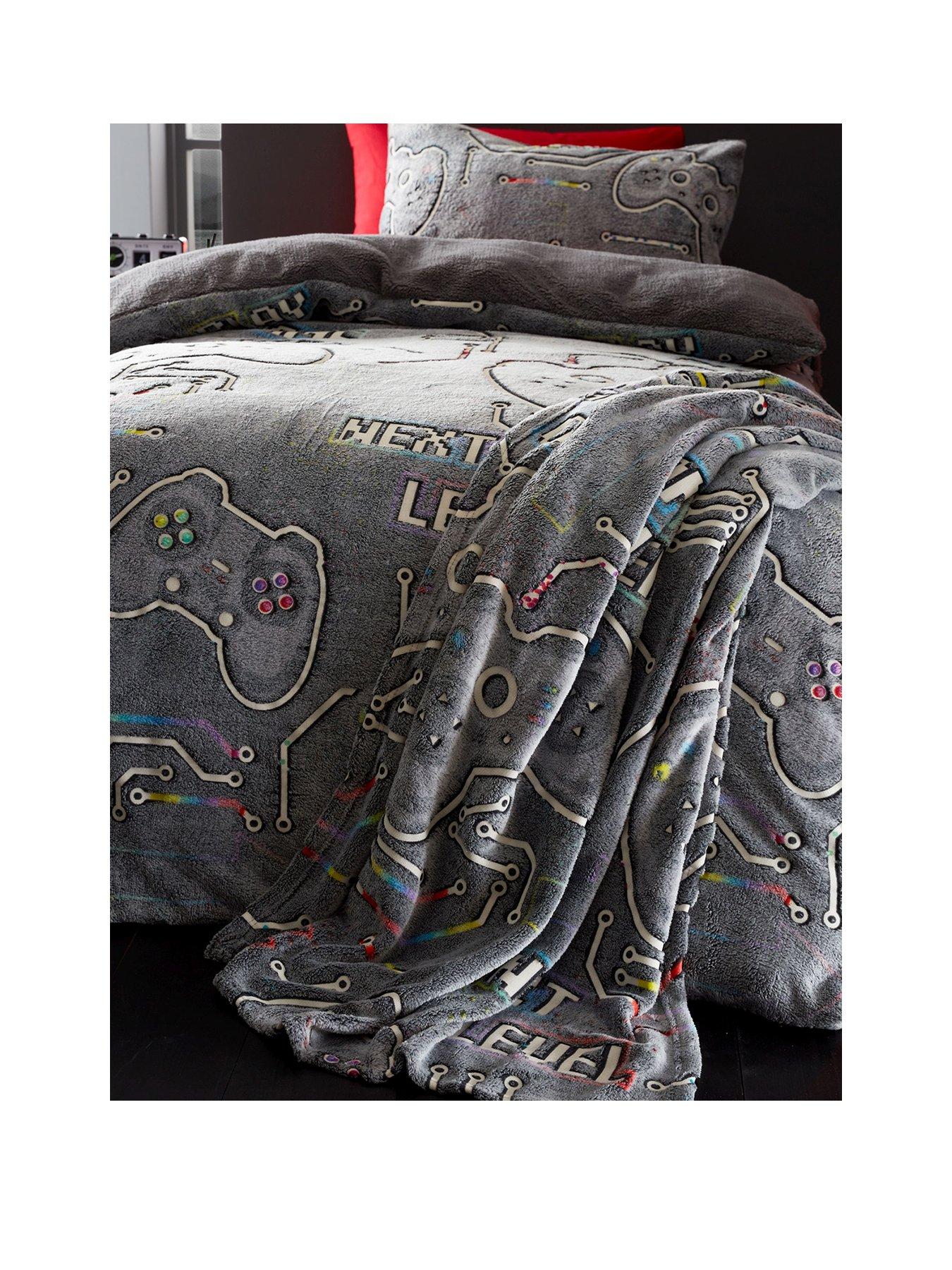 Image 2 of 4 of Catherine Lansfield Game Over Fleece Throw - Black