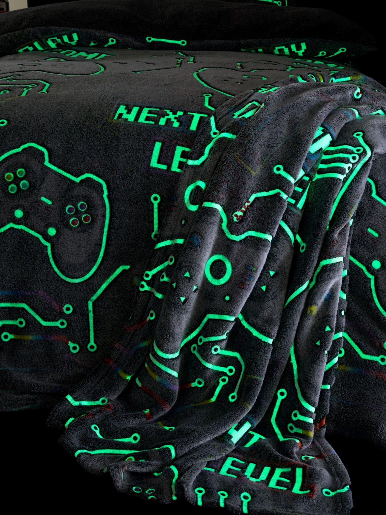 Image 3 of 4 of Catherine Lansfield Game Over Fleece Throw - Black
