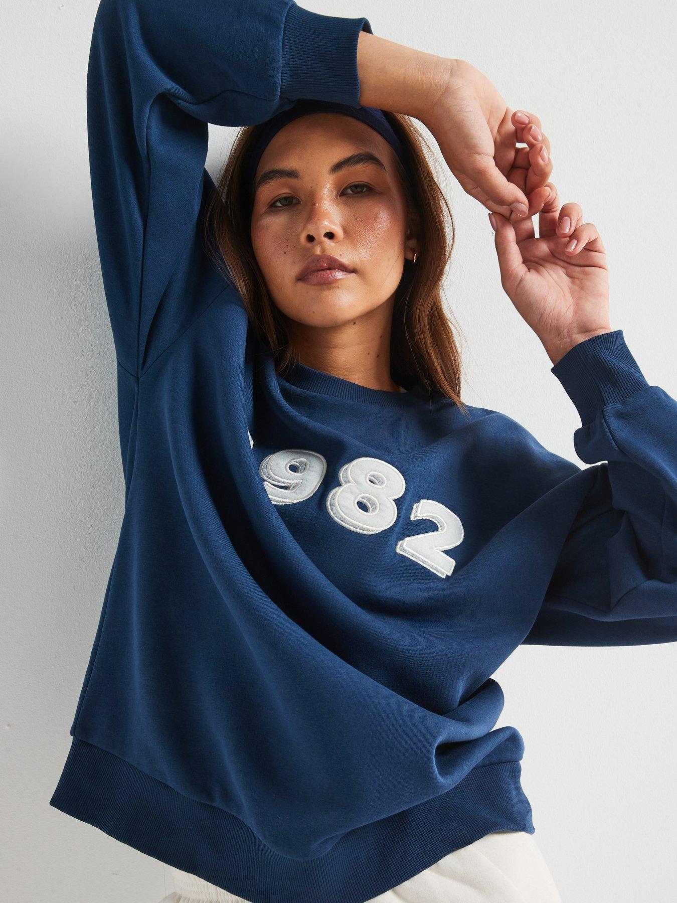 Image 4 of 6 of Everyday Graphic Sweat - Navy