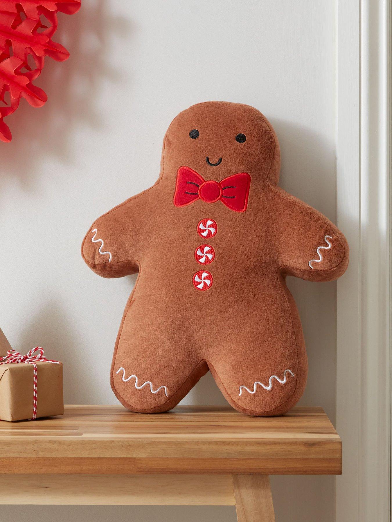 catherine-lansfield-christmas-gingerbread-3d-cushion