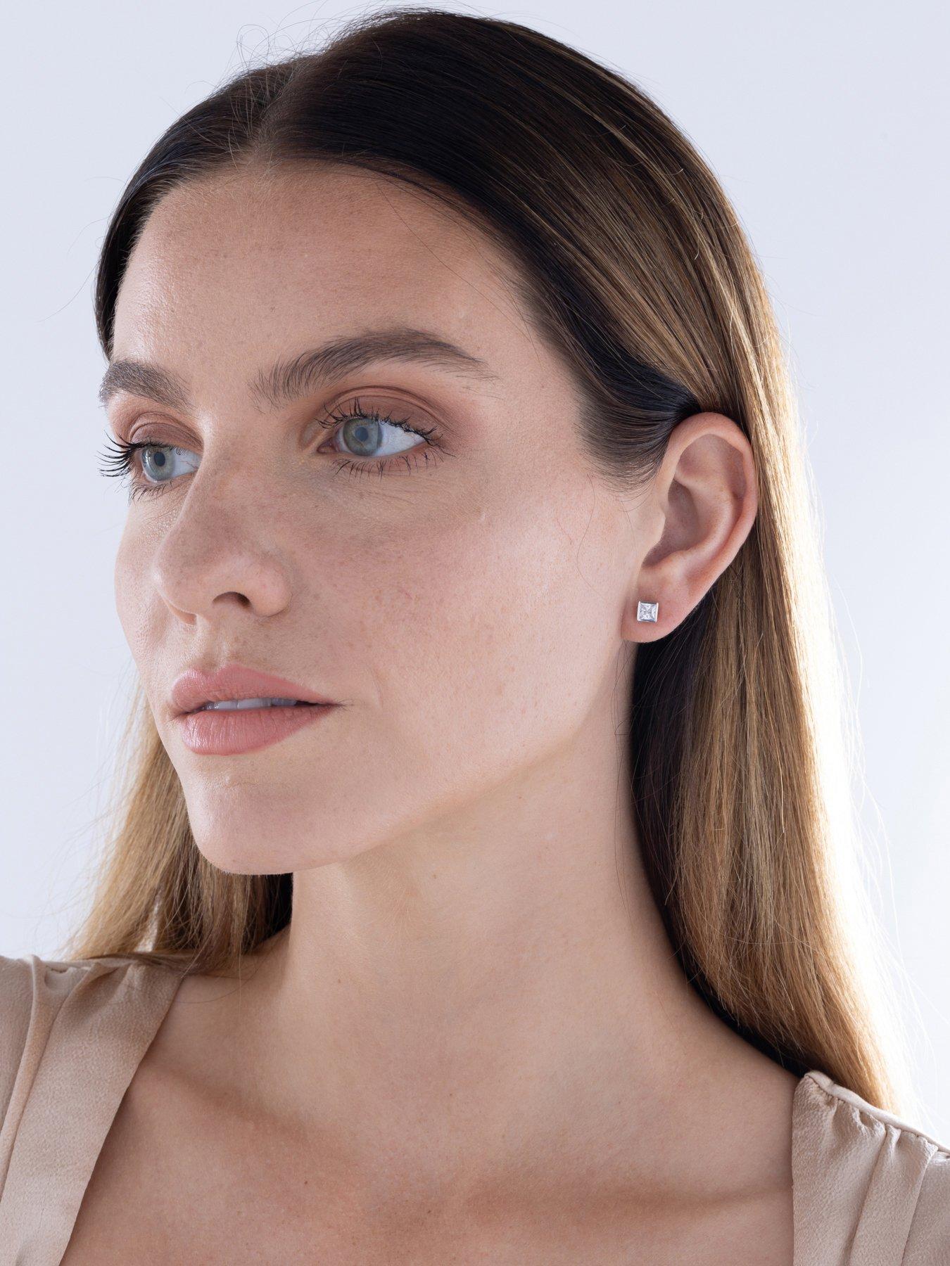 Image 5 of 6 of Love DIAMOND Diamond Princess Cut Shaped Stud Earrings