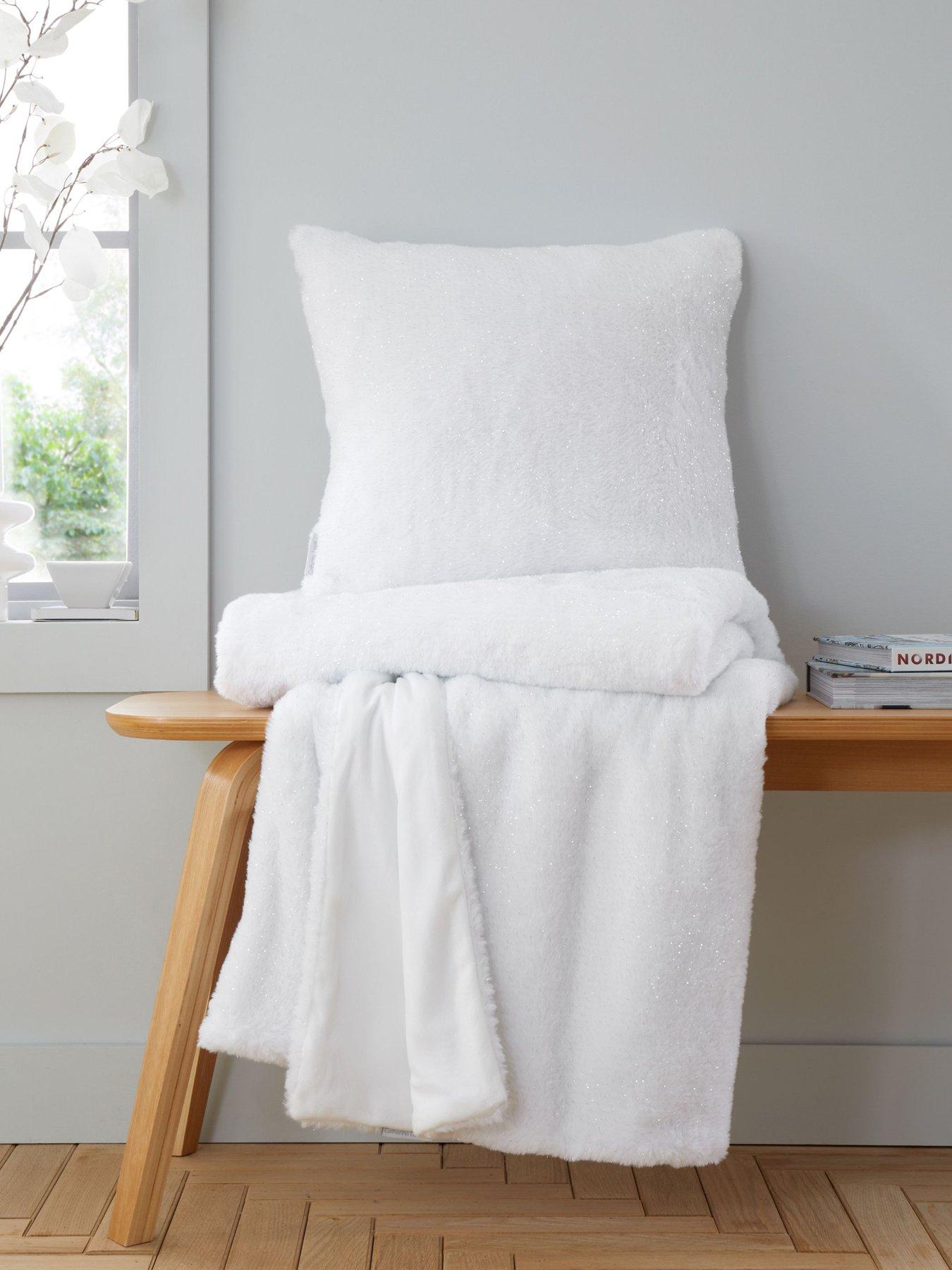 Image 5 of 6 of Catherine Lansfield Glamour Faux Fur Throw